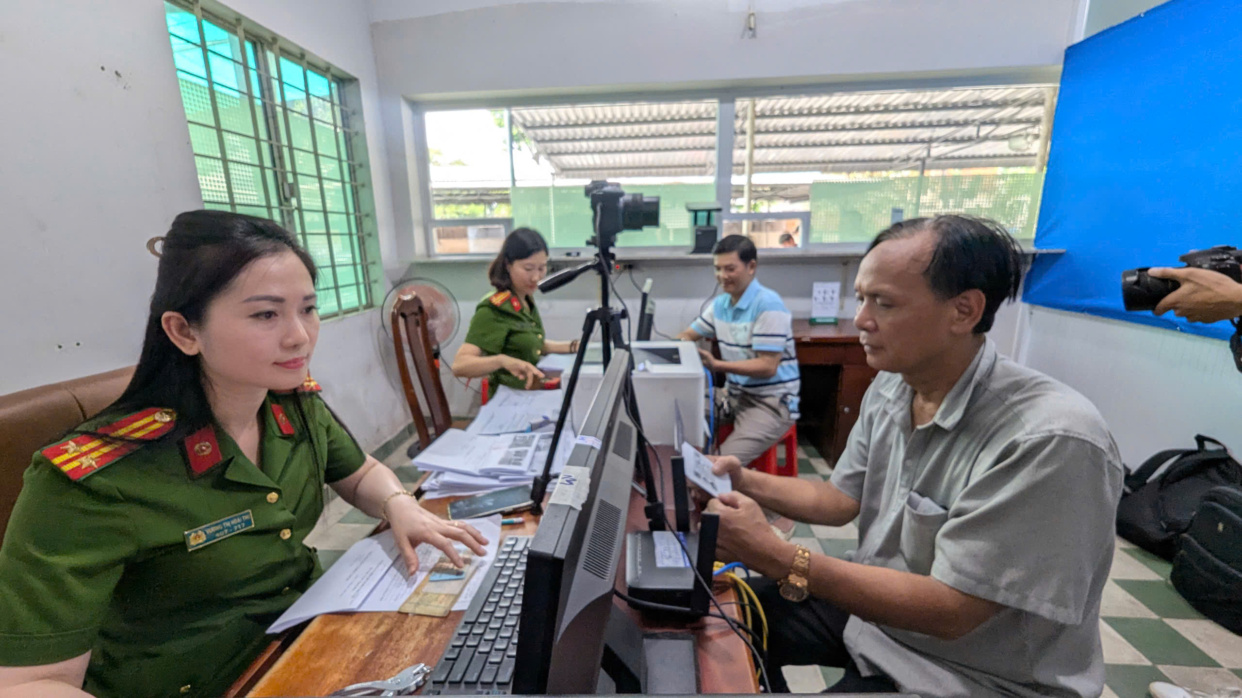 C&ocirc;ng an cấp x&atilde; ở TP HCM ch&iacute;nh thức cấp, đổi giấy ph&eacute;p l&aacute;i xe- Ảnh 1.