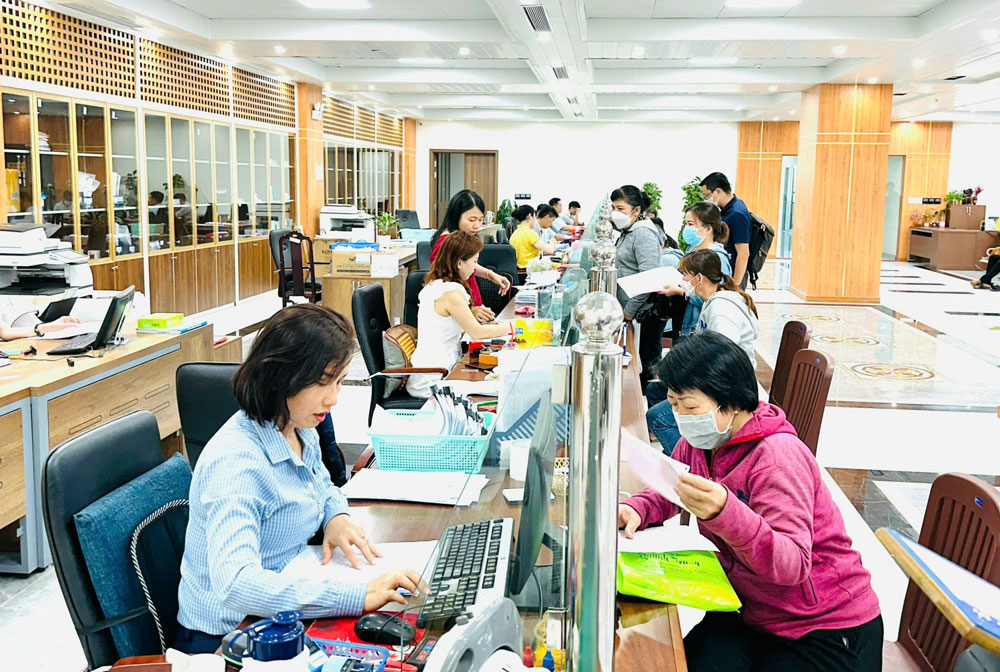 Nhiều hệ lụy khi cho mượn hồ sơ c&aacute; nh&acirc;n- Ảnh 1.