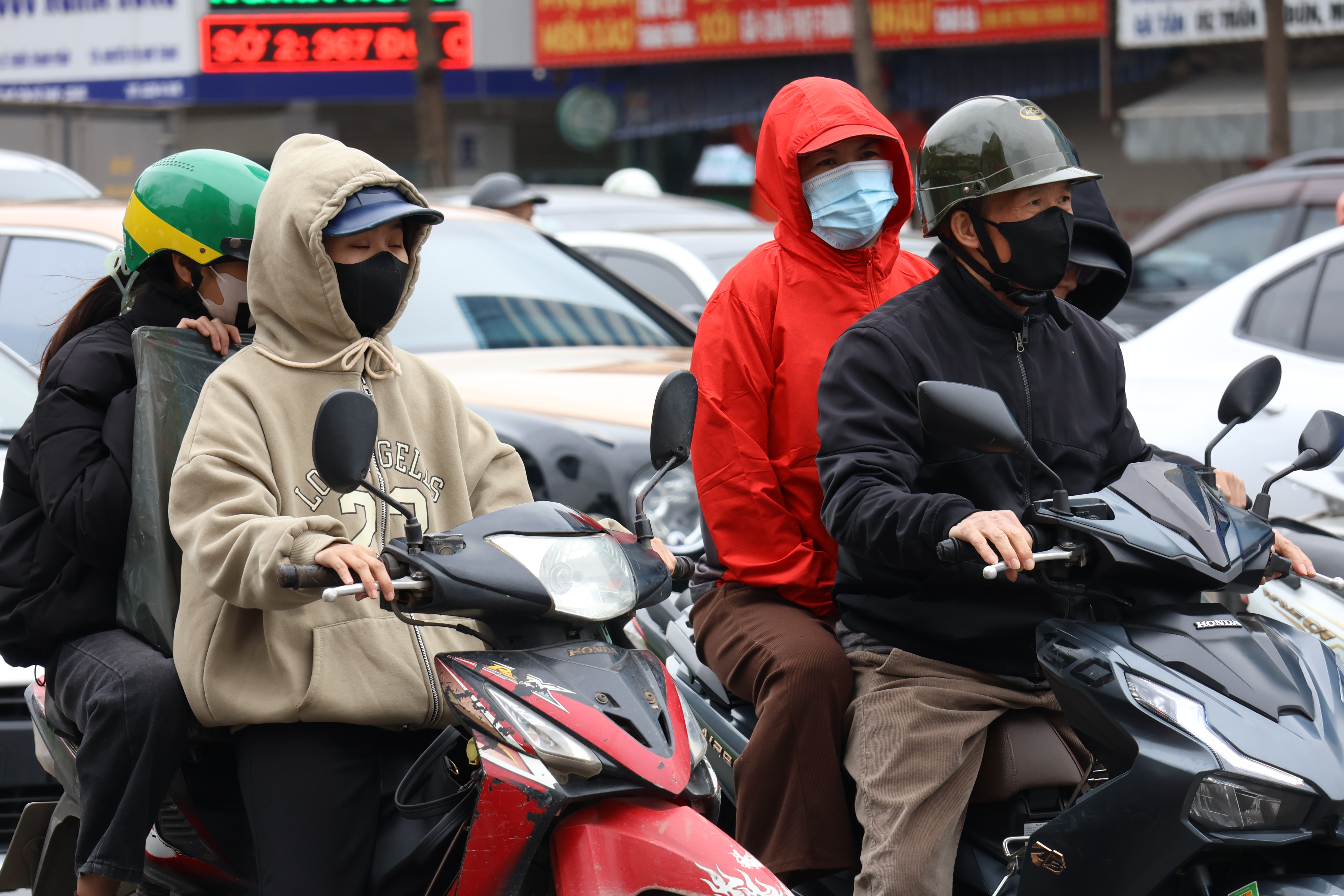 Thời tiết h&ocirc;m nay 19-3: R&eacute;t từ ph&iacute;a Bắc đến Huế; miền Nam nắng n&oacute;ng c&oacute; nơi 35 độ- Ảnh 1.