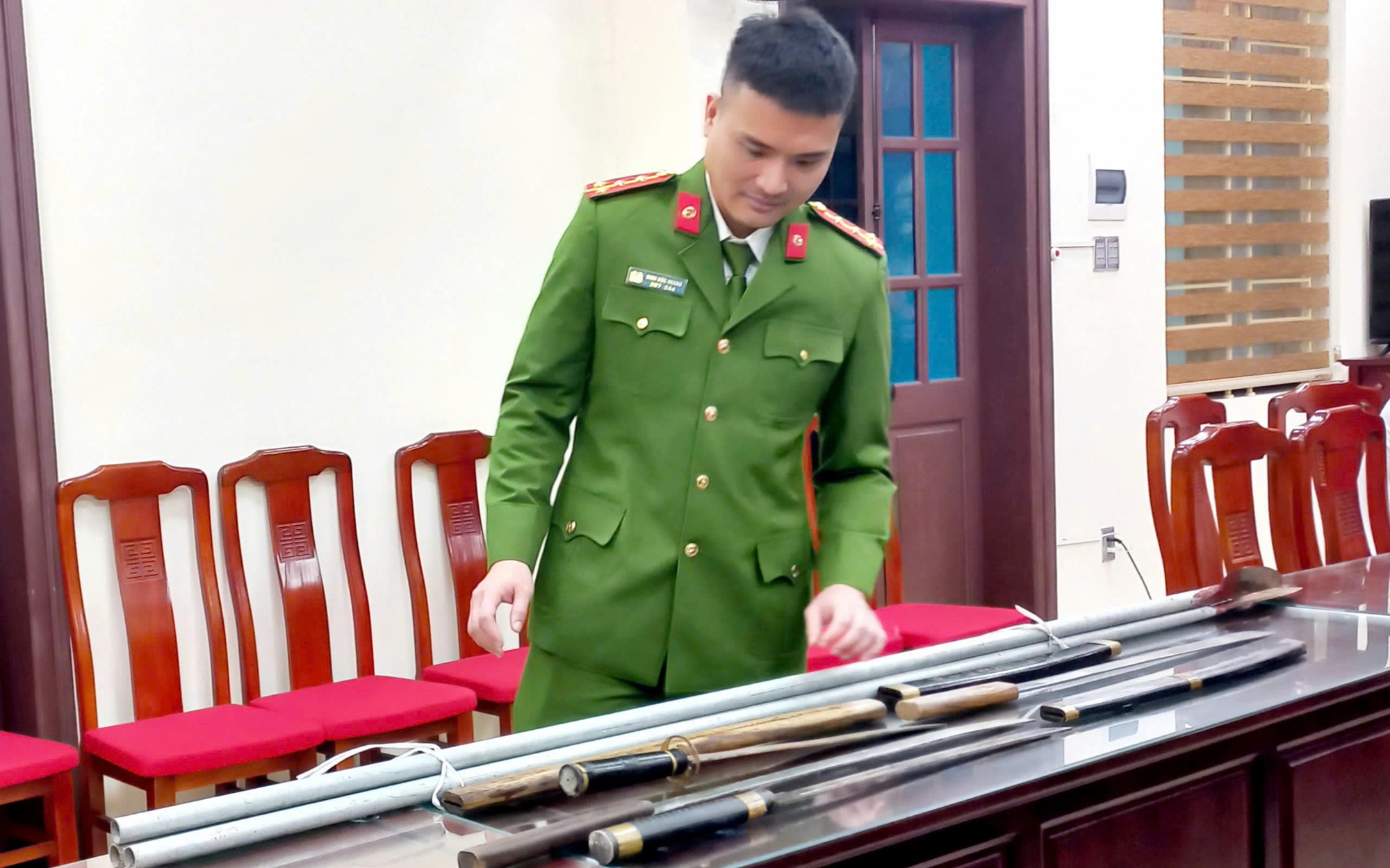 Hai nhóm thanh, thiếu niên ở 2 huyện vác dao, kiếm đi "hỗn chiến" gây náo loạn
