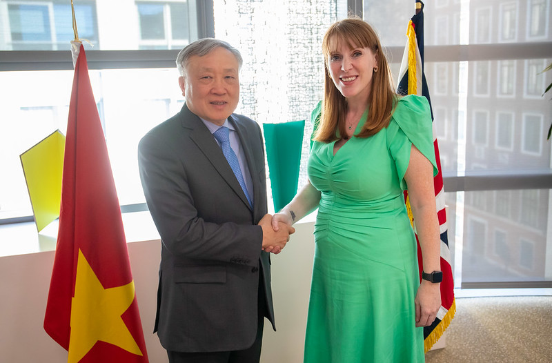 Phó Thủ tướng Anh đặc biệt quan tâm sáng kiến xây dựng Trung tâm tài chính của Việt Nam- Ảnh 1.
