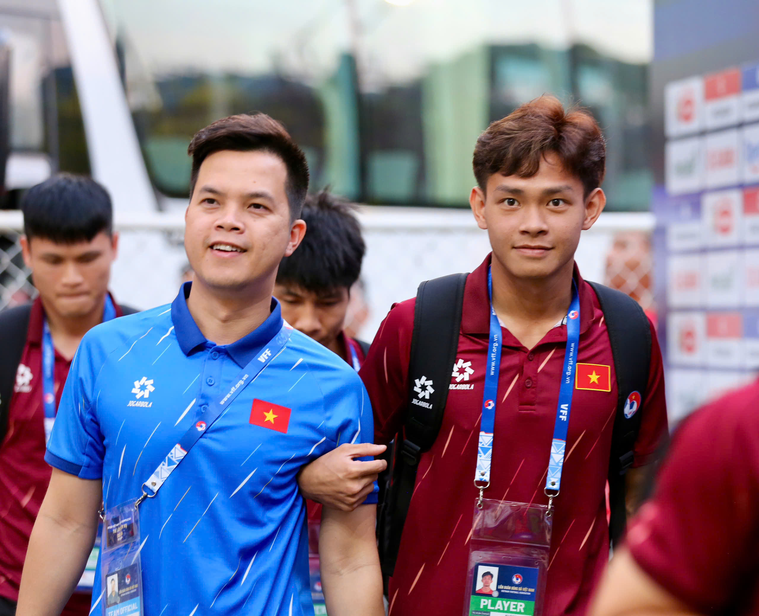 Kh&aacute;n giả B&igrave;nh Dương "nhuộm m&agrave;u" s&acirc;n G&ograve; Đậu, cổ vũ tuyển Việt Nam- Ảnh 9.