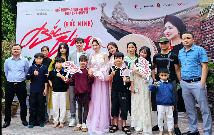 H&ograve;a Minzy b&ugrave;ng nổ khi hợp t&aacute;c c&ugrave;ng "vua h&agrave;i" Xu&acirc;n Hinh- Ảnh 9.