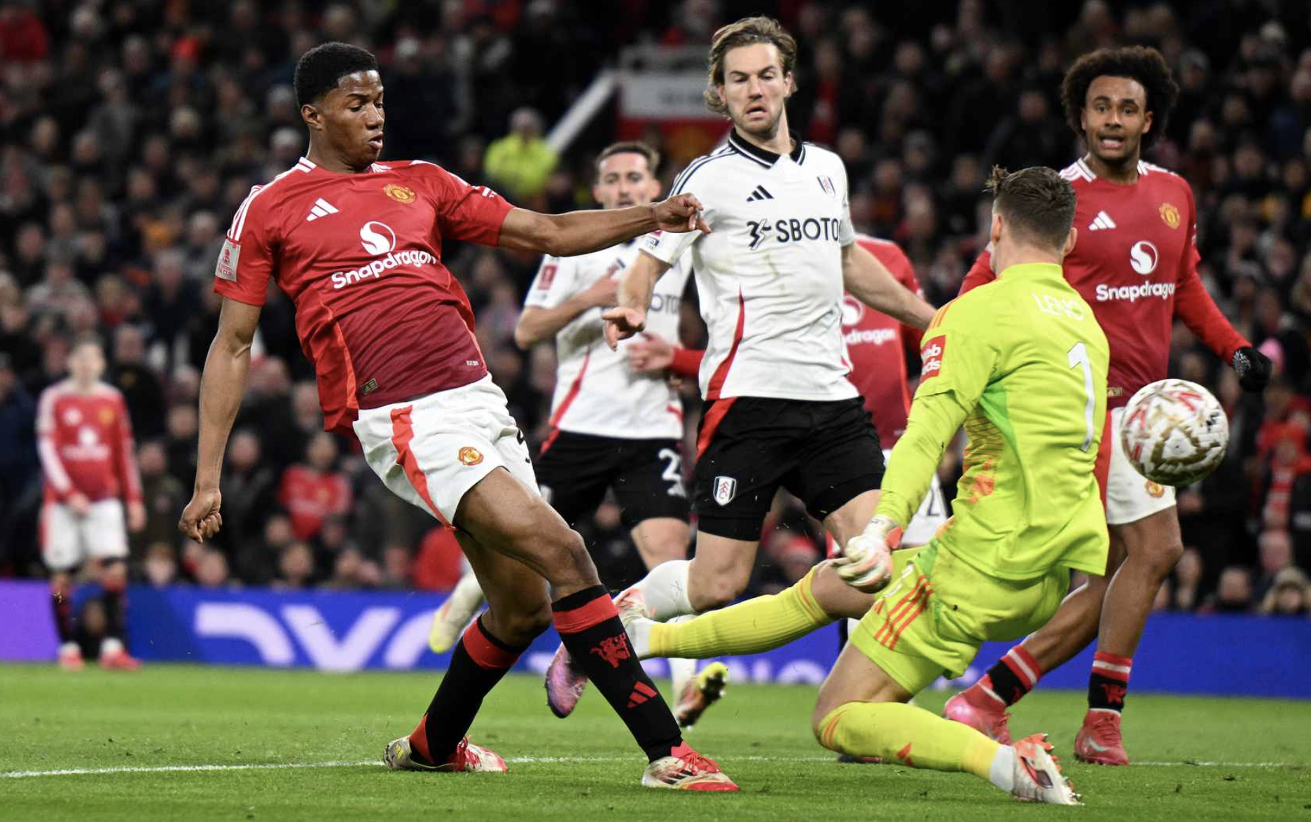 Thua nghiệt ng&atilde; loạt s&uacute;t lu&acirc;n lưu, Man United th&agrave;nh cựu vương FA Cup- Ảnh 4.