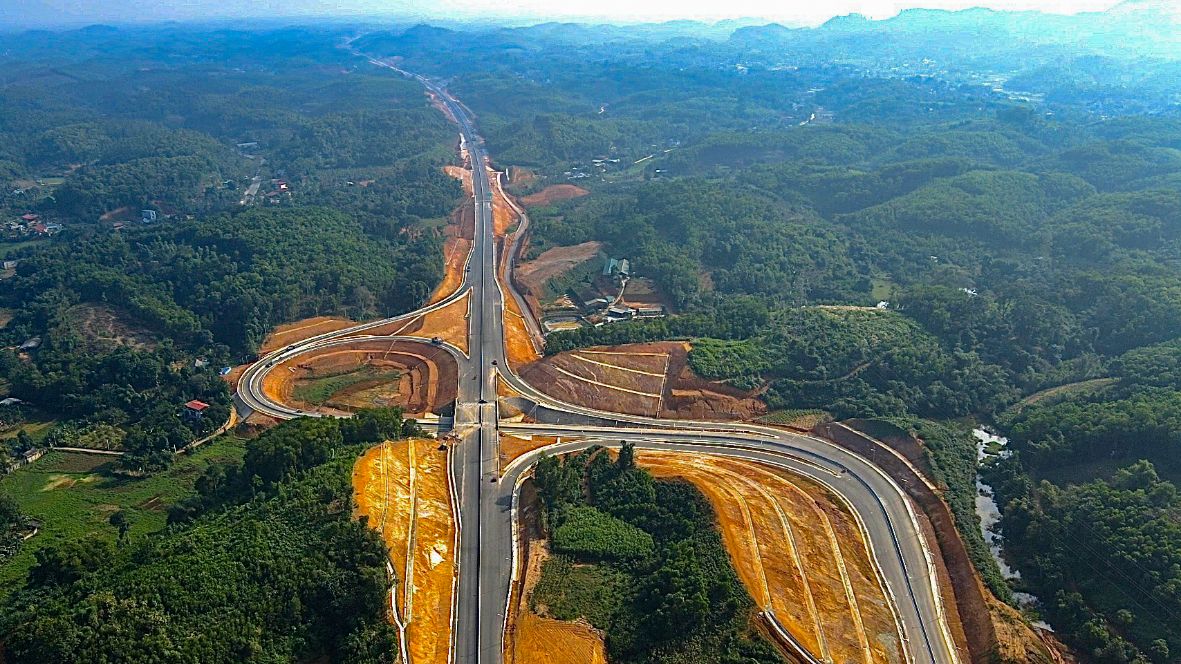 Thủ tướng cử 7 đo&agrave;n kiểm tra để th&aacute;o gỡ kh&oacute; khăn cho c&aacute;c dự &aacute;n giao th&ocirc;ng trọng điểm- Ảnh 1.