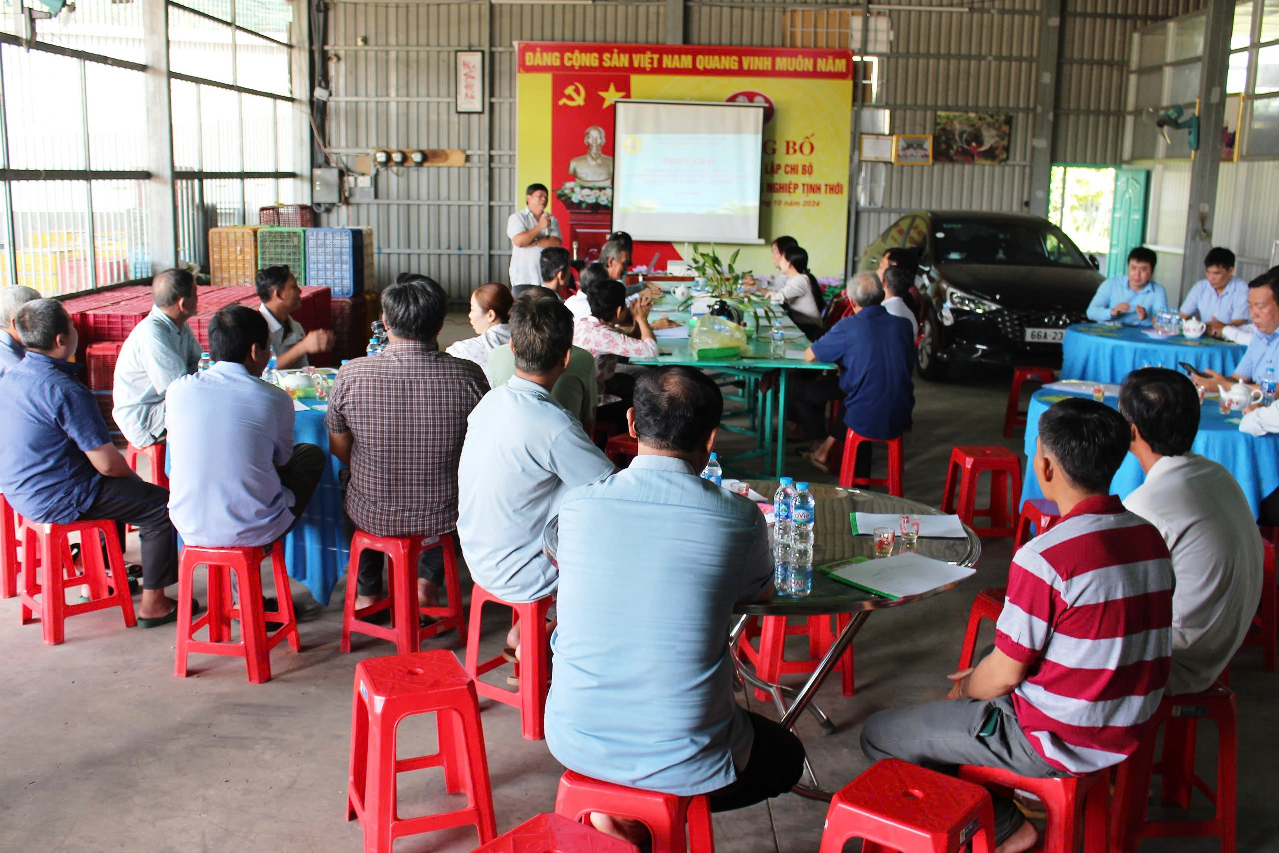 N&ocirc;ng d&acirc;n Đồng Th&aacute;p thay đổi tư duy sản xuất, c&ugrave;ng nhau b&agrave;n chuyện l&agrave;m ăn- Ảnh 3.