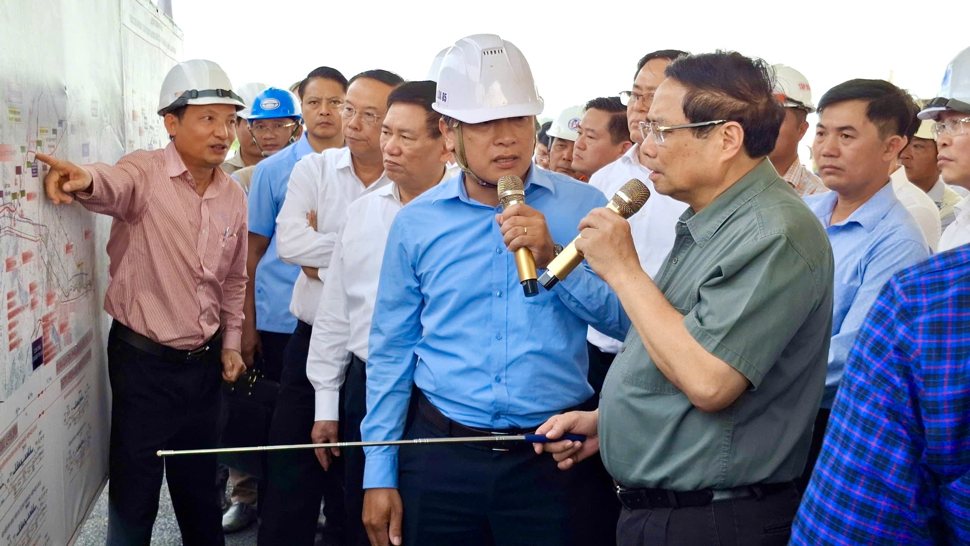 Thủ tướng Ch&iacute;nh phủ khảo s&aacute;t dự &aacute;n cao tốc Bi&ecirc;n Ho&agrave; - Vũng T&agrave;u- Ảnh 1.