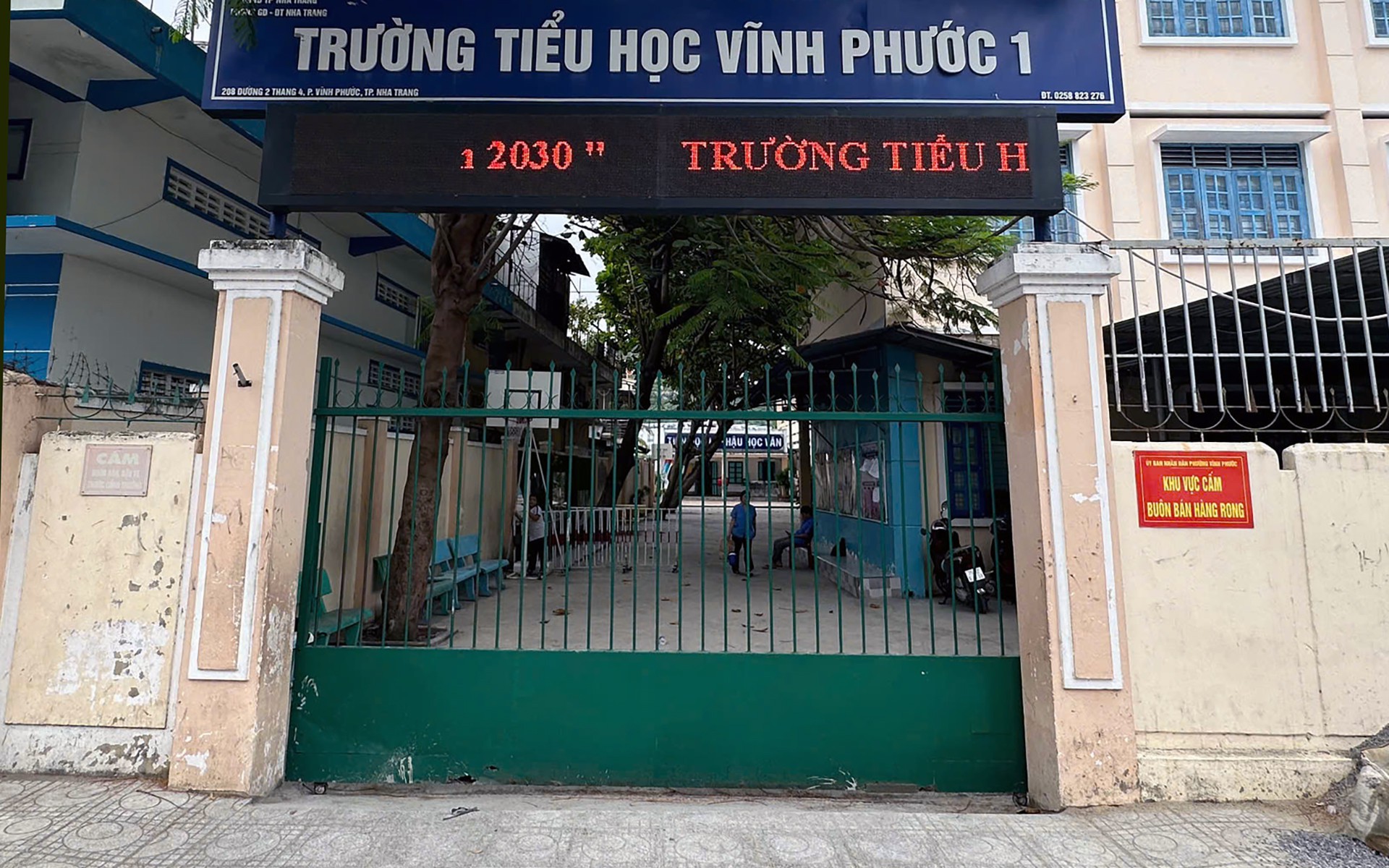 Khởi tố vụ án 2 cha con xé áo làm lộ nội y cô giáo tại trường ở Nha Trang