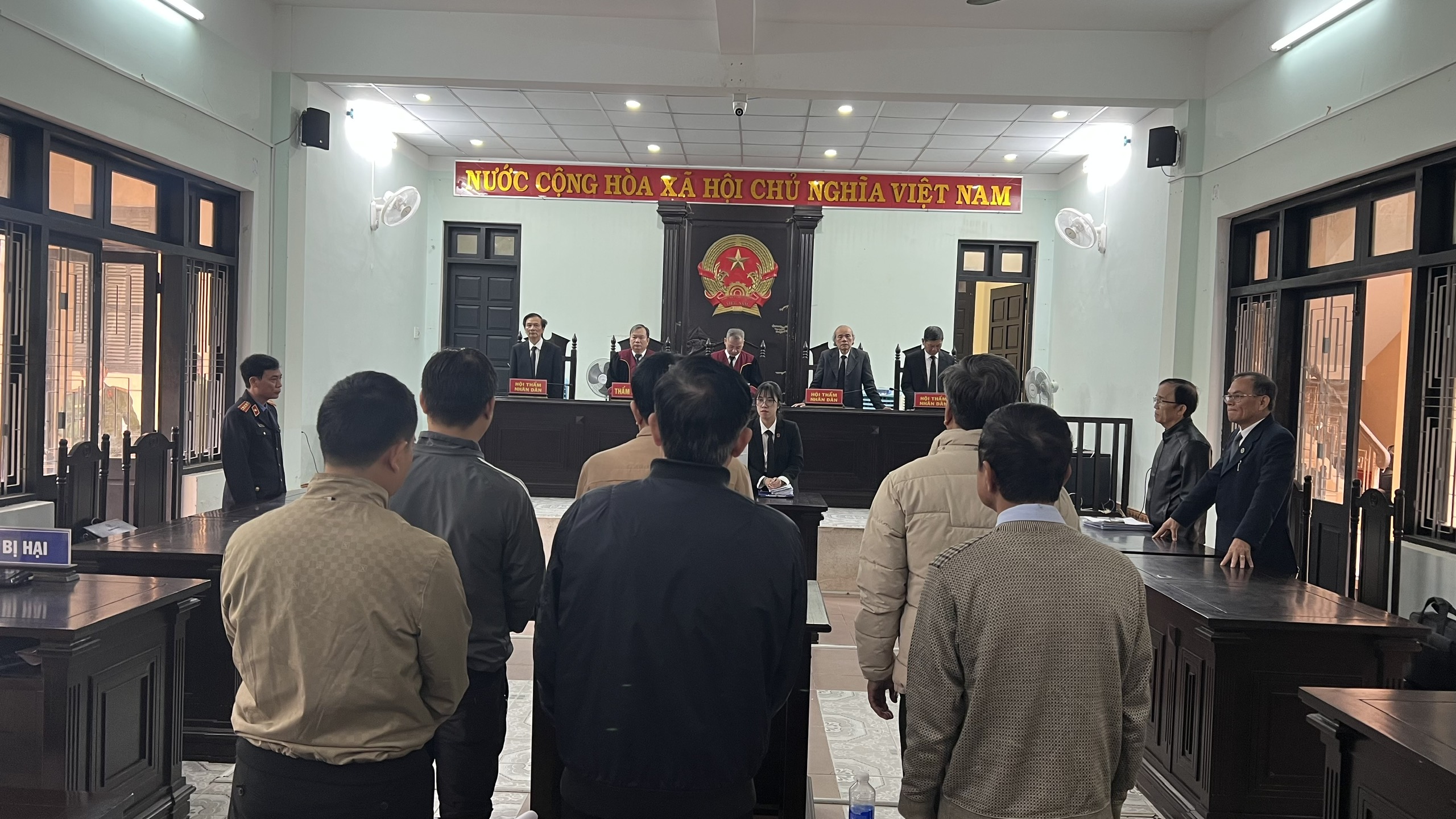 X&eacute;t xử vụ &aacute;n đăng kiểm Huế: To&agrave; triệu tập 541 người nhưng chỉ 3 người c&oacute; mặt- Ảnh 1.