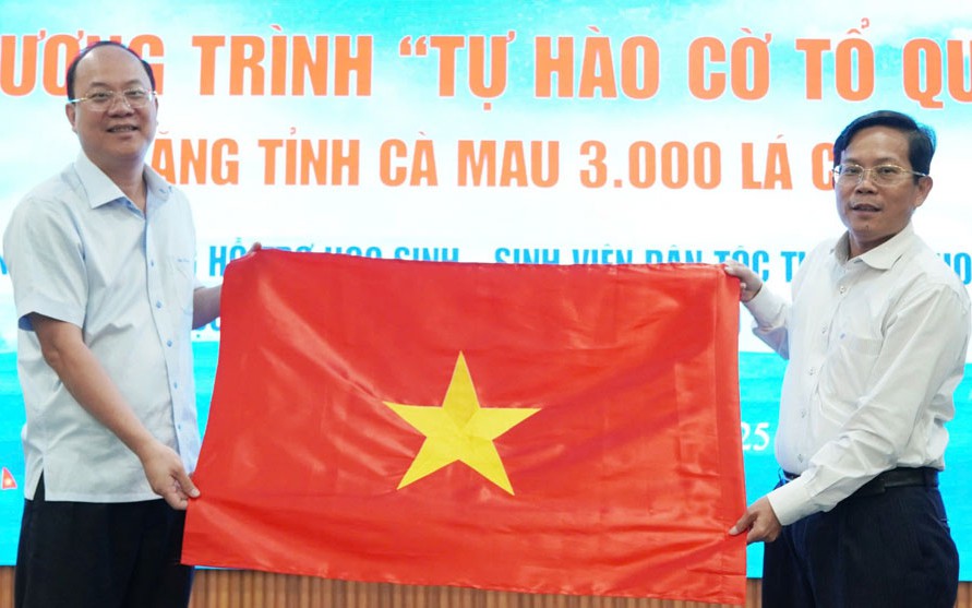 Rực rỡ, ấm áp cờ Tổ quốc