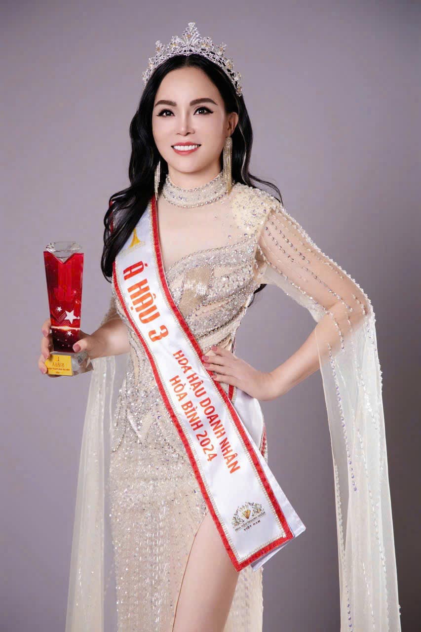 V&igrave; sao &Aacute; hậu 3 "Hoa hậu Doanh nh&acirc;n H&ograve;a B&igrave;nh 2024" trả vương miện sau đăng quang?- Ảnh 1.