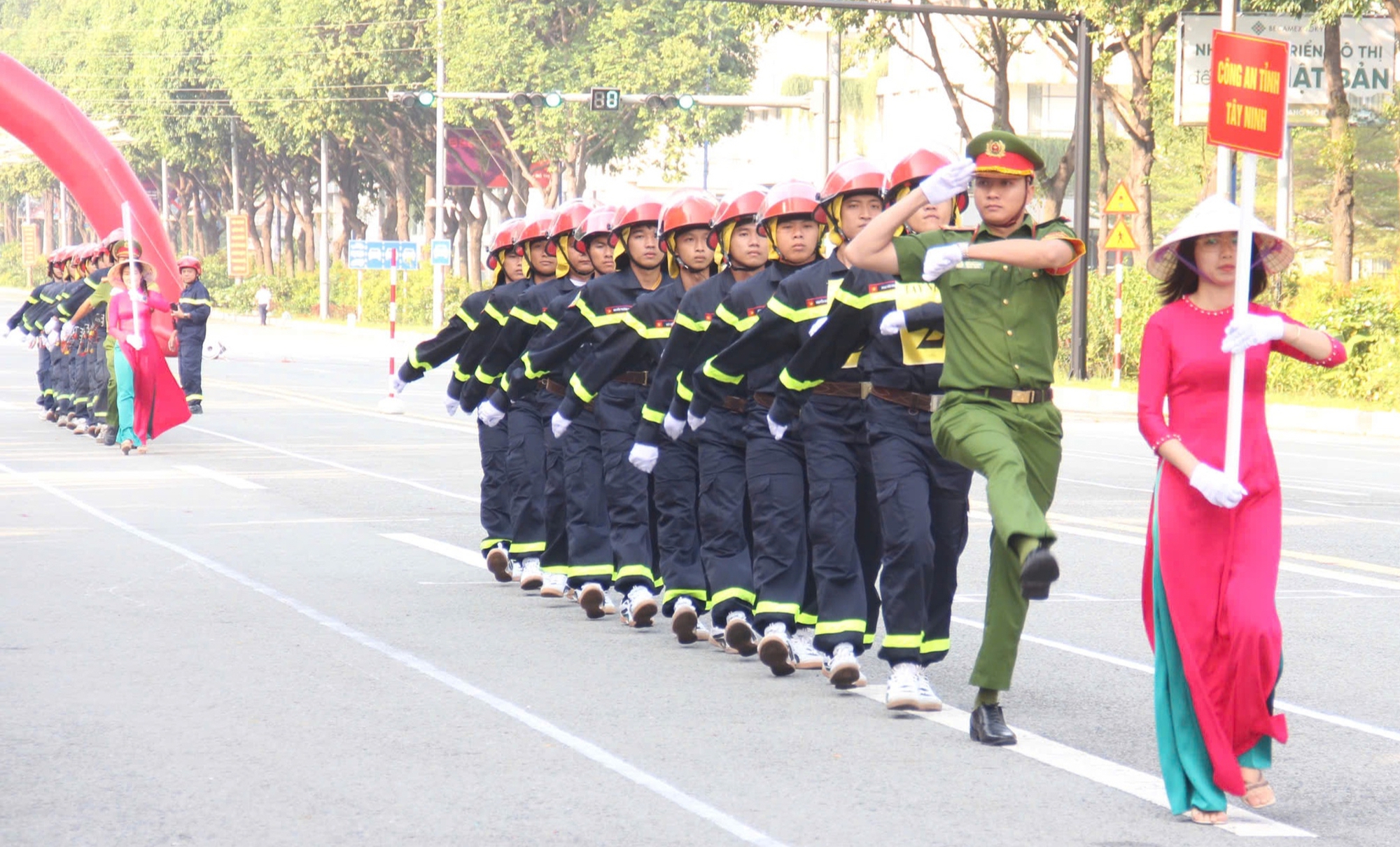Hình ảnh Cảnh sát PCCC- CNCH khu vực Đông Nam bộ và Tây Nguyên tại hội thi ở Bình Dương- Ảnh 1.