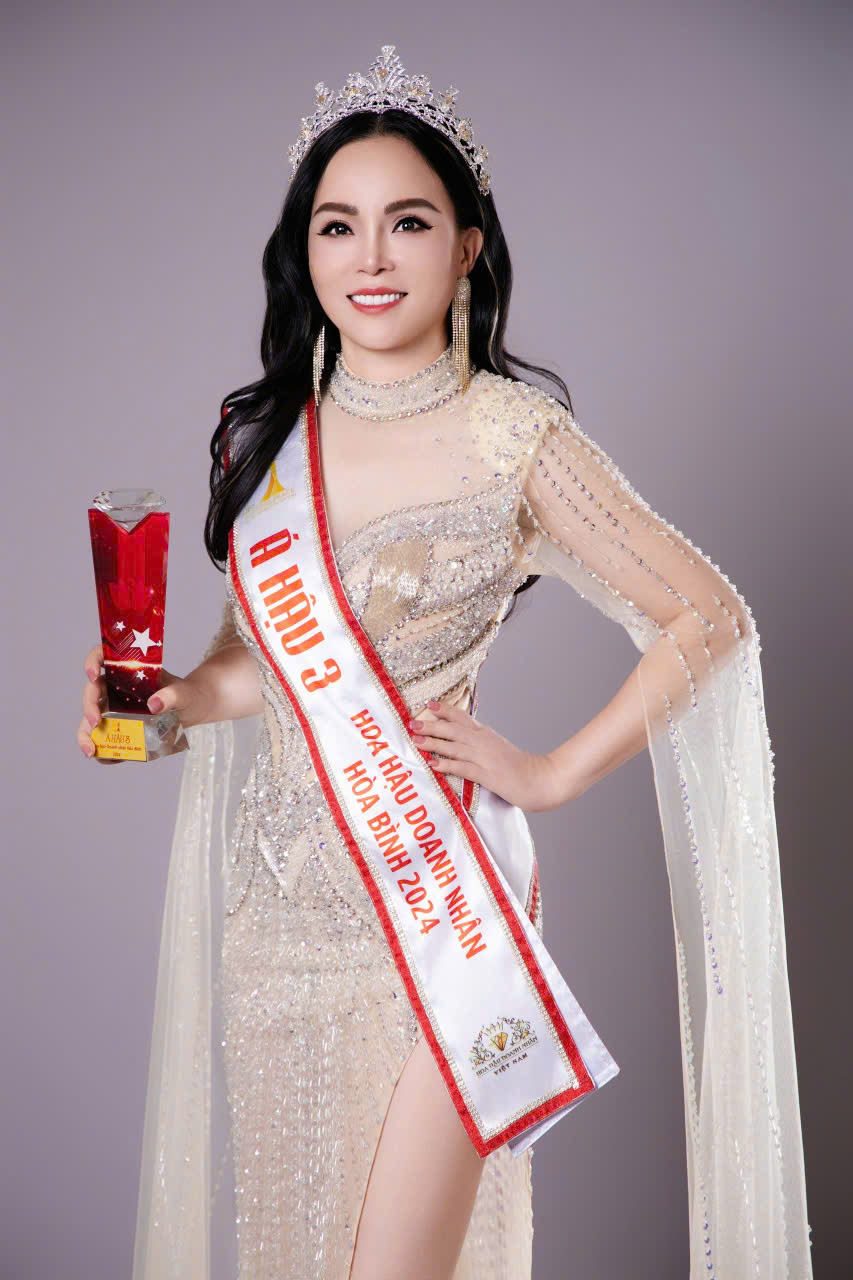 &Aacute; hậu 3 Hoa hậu Doanh nh&acirc;n H&ograve;a b&igrave;nh trả vương miện sau đăng quang- Ảnh 2.