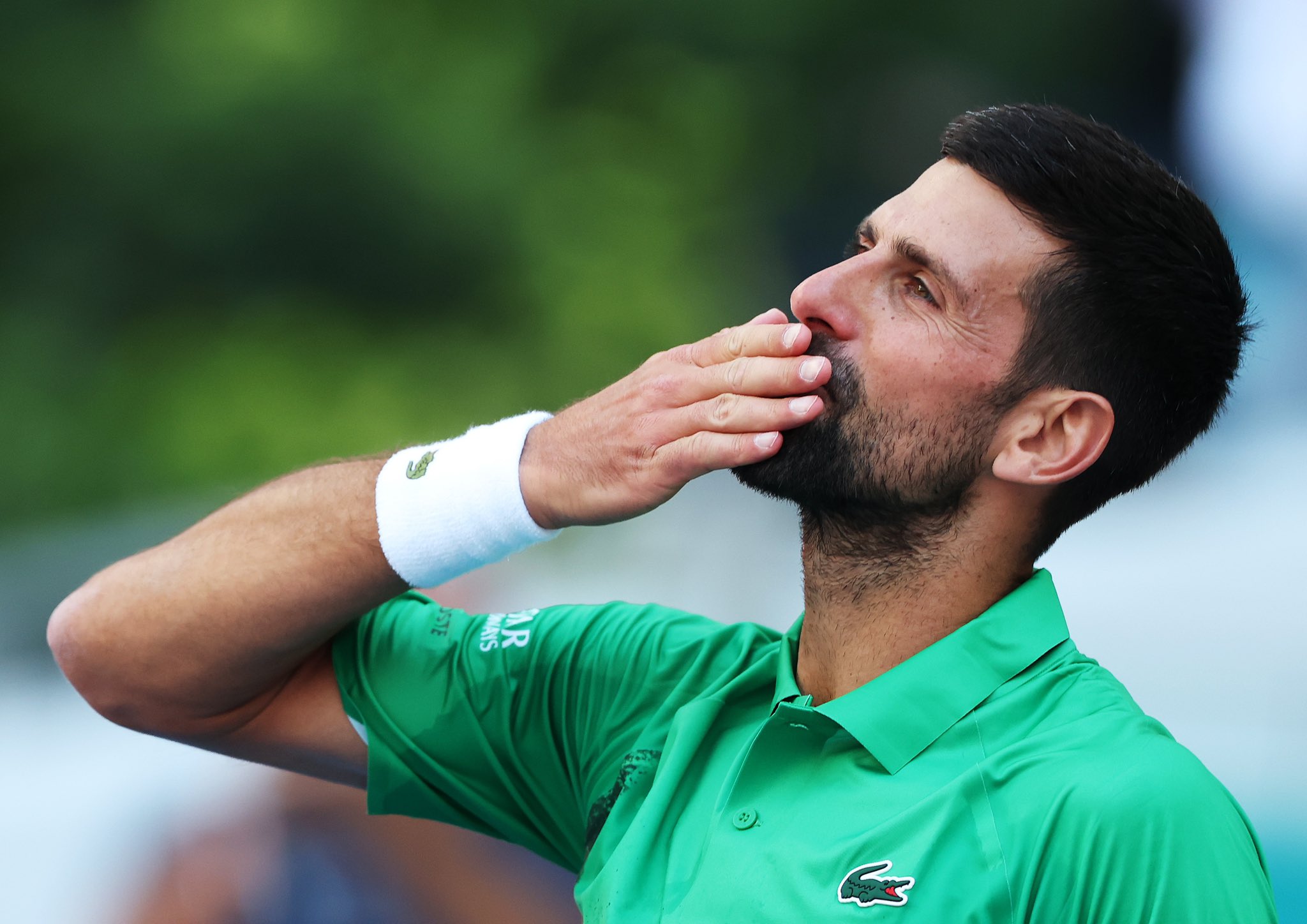 Djokovic bắt kịp th&agrave;nh t&iacute;ch của Nadal, Alcaraz nhận c&uacute; sốc ở Miami- Ảnh 1.