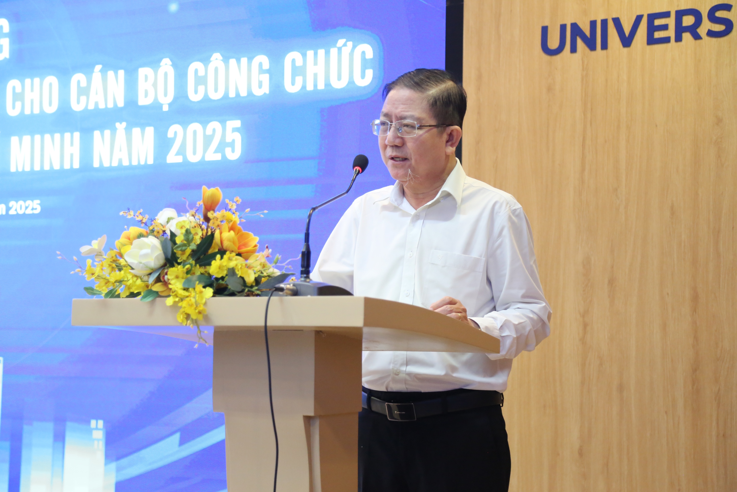 Lần đầu ti&ecirc;n c&ocirc;ng chức TP HCM được đ&agrave;o tạo AI b&agrave;i bản- Ảnh 2.