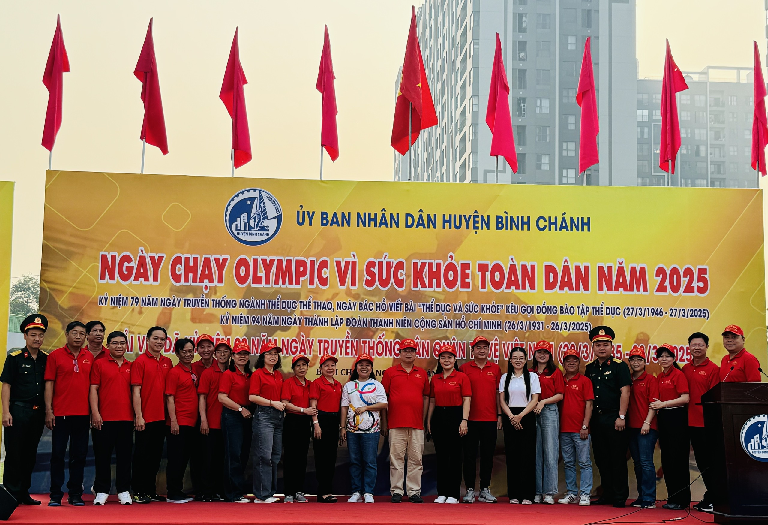 Rộn r&agrave;ng "Ng&agrave;y chạy Olympic v&igrave; sức khỏe to&agrave;n d&acirc;n" tại B&igrave;nh Ch&aacute;nh- Ảnh 3.