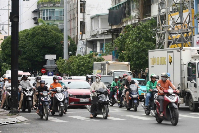 Thời tiết TP HCM h&ocirc;m nay, 23-3: Nắng n&oacute;ng gi&aacute;n đoạn, nền nhiệt v&agrave; chỉ số UV cao- Ảnh 1.