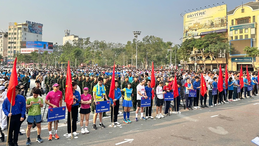 B&iacute; thư Th&agrave;nh ủy Hải Ph&ograve;ng xuống đường chạy v&igrave; th&agrave;nh phố xanh, th&acirc;n thiện- Ảnh 2.