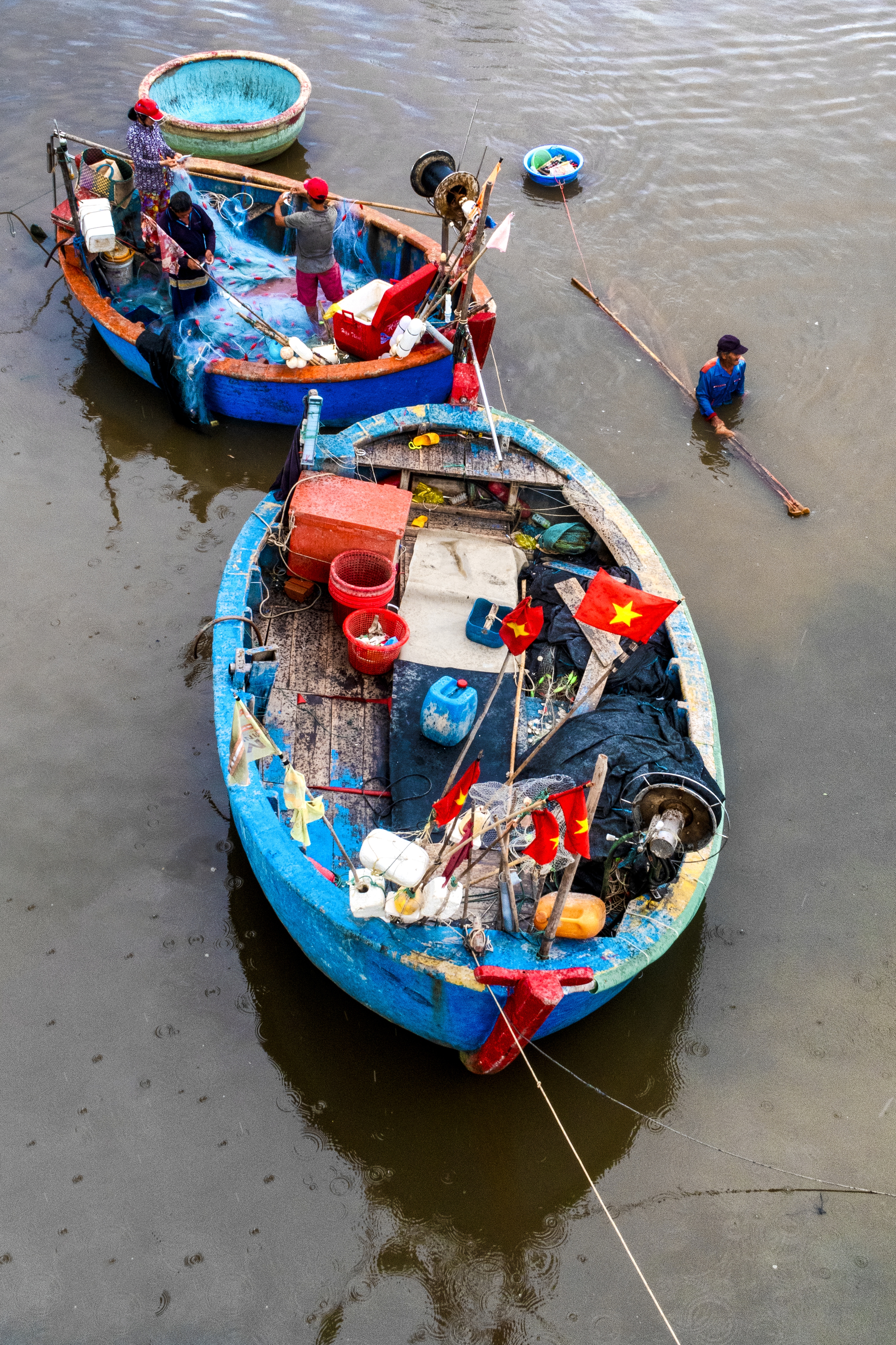 Cuộc sống tr&ecirc;n s&ocirc;ng. Ảnh: TRẦN VĂN TU&Yacute;