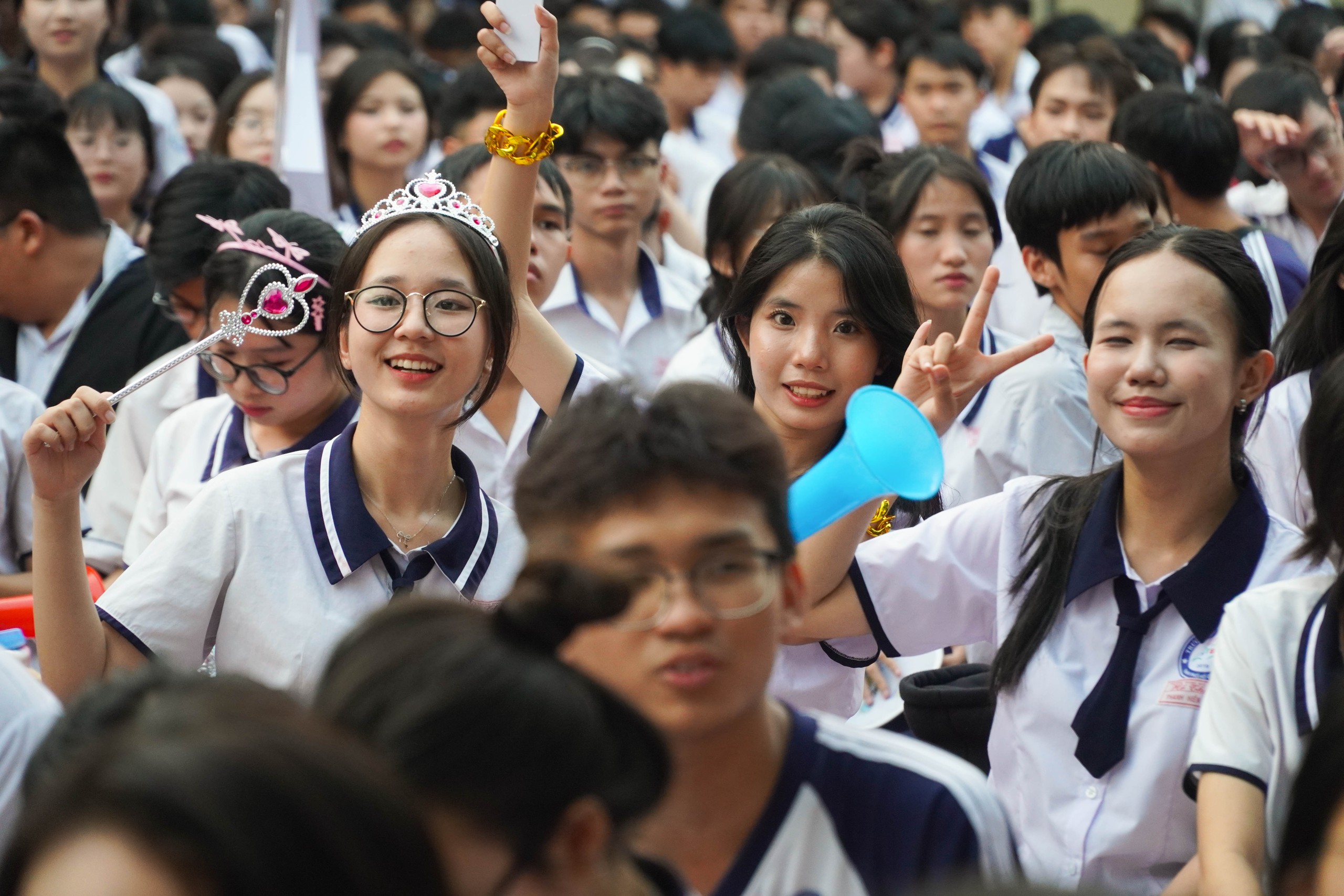 Kh&ocirc;ng cần đi concert, học sinh TP HCM "ch&aacute;y" hết m&igrave;nh ngay tại trường- Ảnh 5.