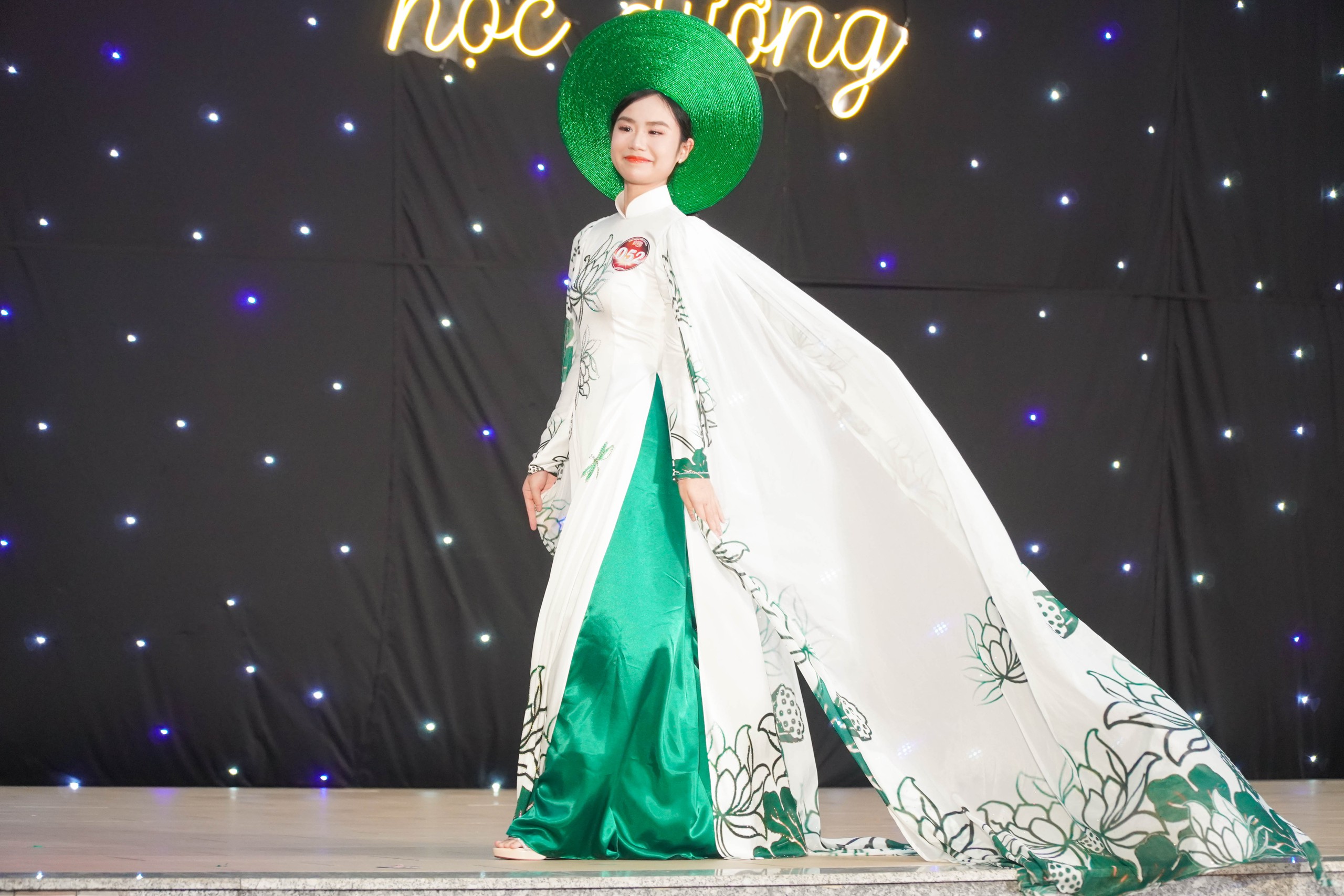 Kh&ocirc;ng cần đi concert, học sinh TP HCM "ch&aacute;y" hết m&igrave;nh ngay tại trường- Ảnh 11.