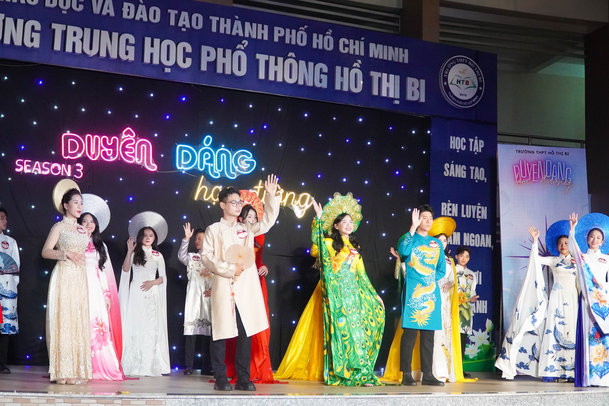 Kh&ocirc;ng cần đi concert, học sinh TP HCM "ch&aacute;y" hết m&igrave;nh ngay tại trường- Ảnh 17.
