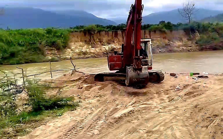 Đắk Lắk: 8 điểm khai thác cát lậu chỉ trên 1 đoạn sông