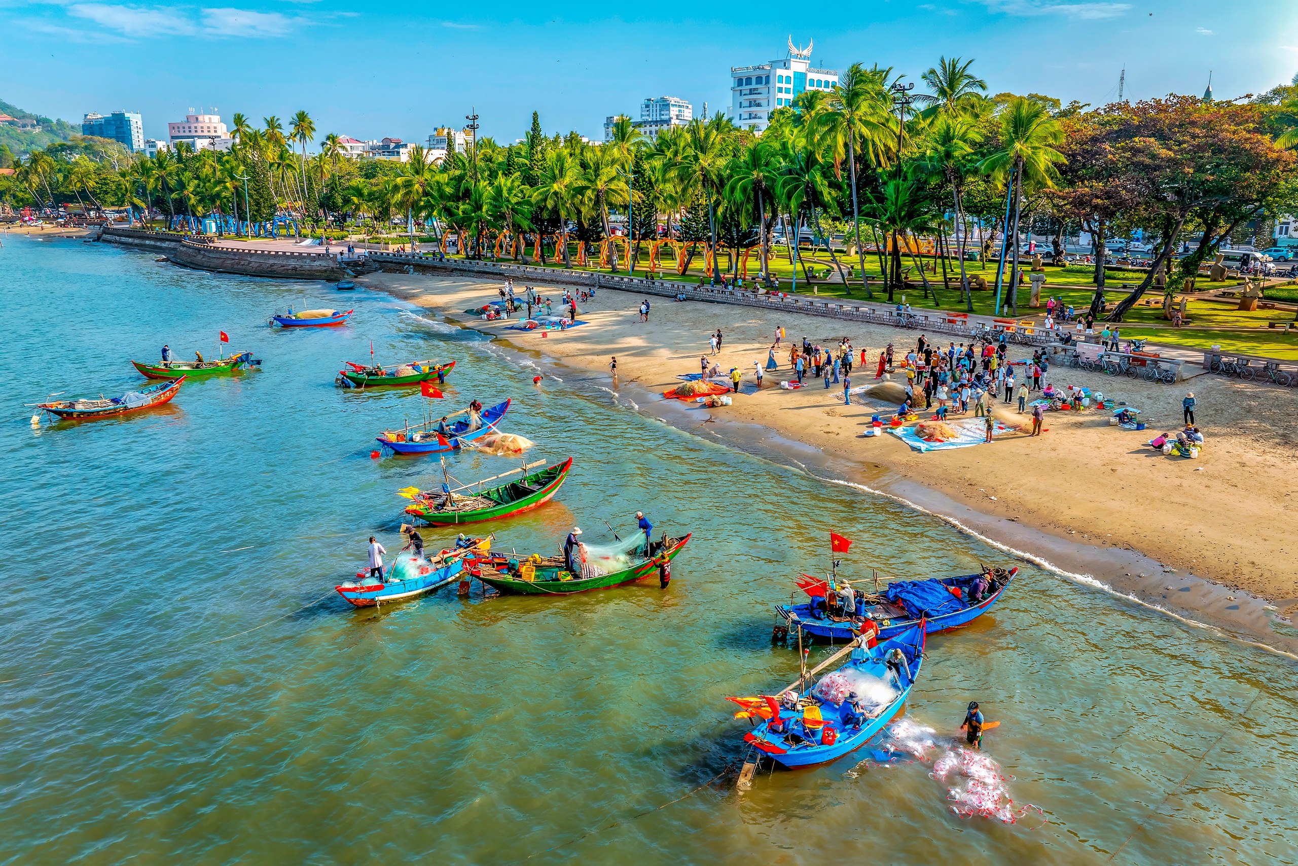 M&ugrave;a lưới c&aacute; mai c&aacute; tr&iacute;ch đầu xu&acirc;n ở TP Vũng T&agrave;u. Ảnh: NGUYỄN VĂN KHỞI