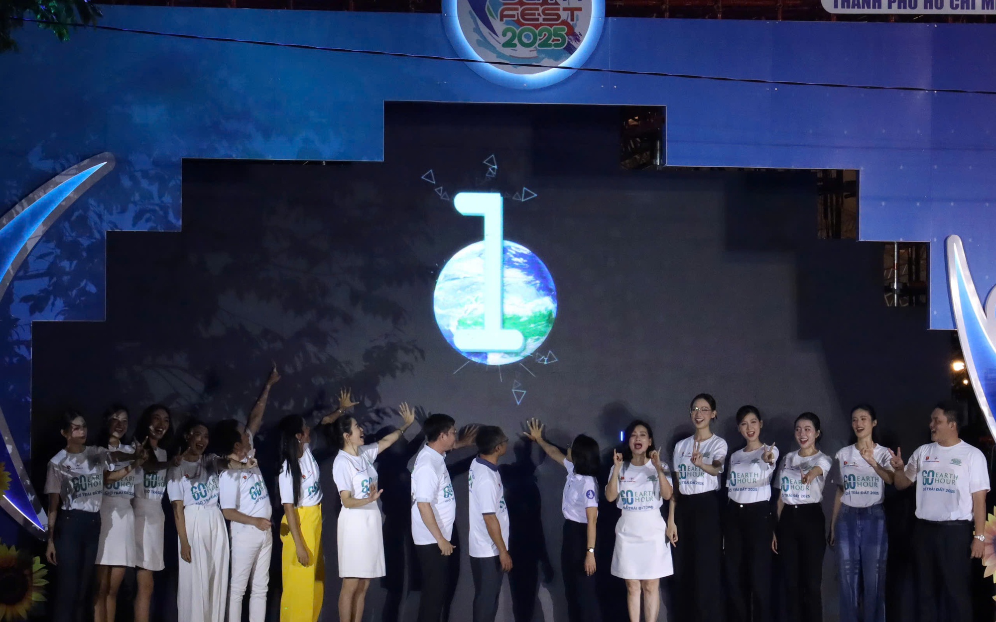 TP HCM: Tắt đèn hưởng ứng Giờ Trái đất 2025