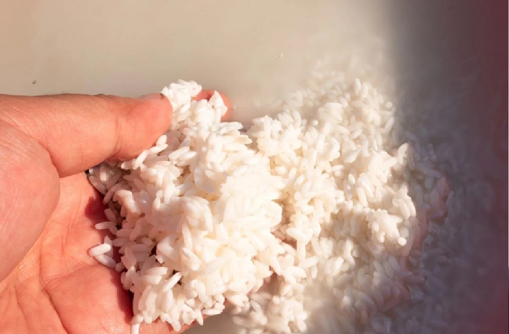 Hợp chất tăng tuổi thọ c&oacute; trong "thứ bỏ đi" khi nấu rượu gạo?- Ảnh 1.
