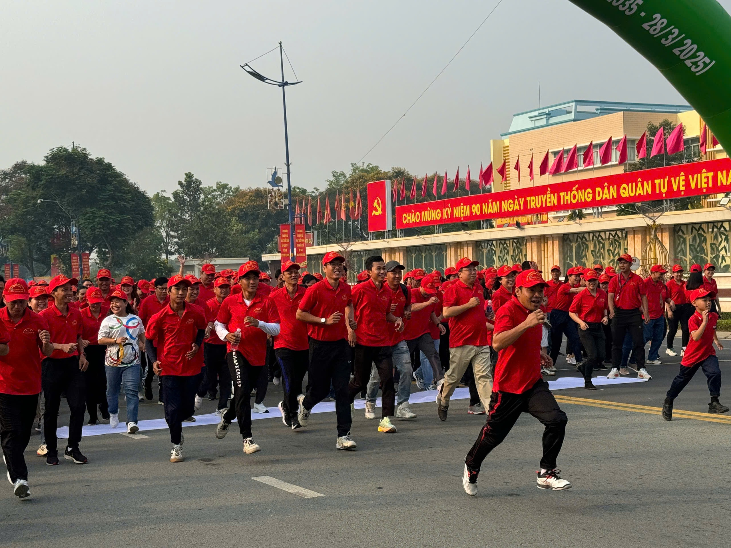 Rộn r&agrave;ng "Ng&agrave;y chạy Olympic v&igrave; sức khỏe to&agrave;n d&acirc;n" tại B&igrave;nh Ch&aacute;nh- Ảnh 5.