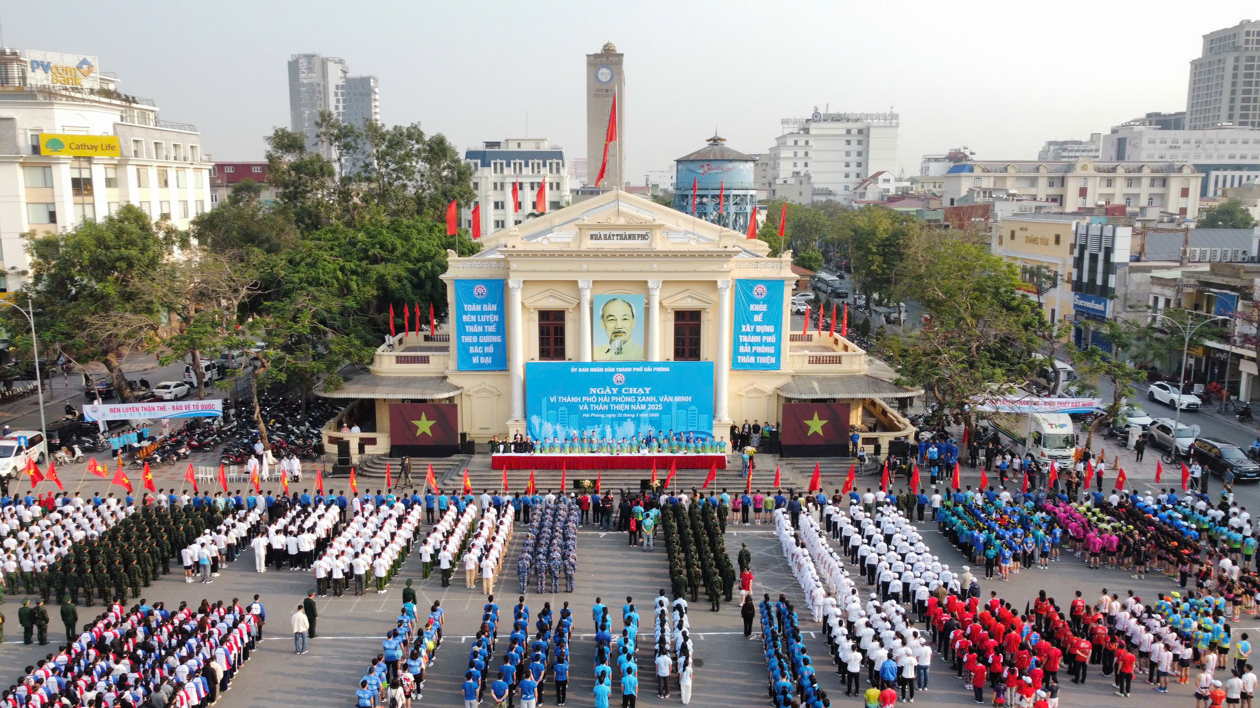 B&iacute; thư Th&agrave;nh ủy Hải Ph&ograve;ng xuống đường chạy v&igrave; th&agrave;nh phố xanh, th&acirc;n thiện- Ảnh 3.