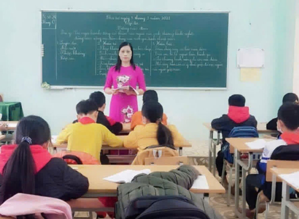 C&ocirc; V&acirc;n trong giờ dạy. (Ảnh do nh&acirc;n vật cung cấp)