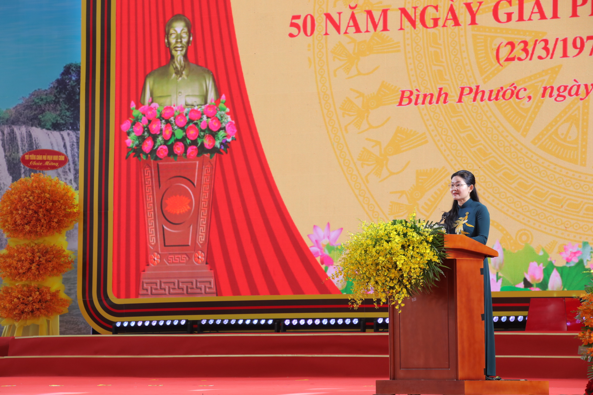 Chủ tịch nước Lương Cường dự Lễ kỷ niệm 50 năm Ng&agrave;y giải ph&oacute;ng tỉnh B&igrave;nh Phước- Ảnh 4.