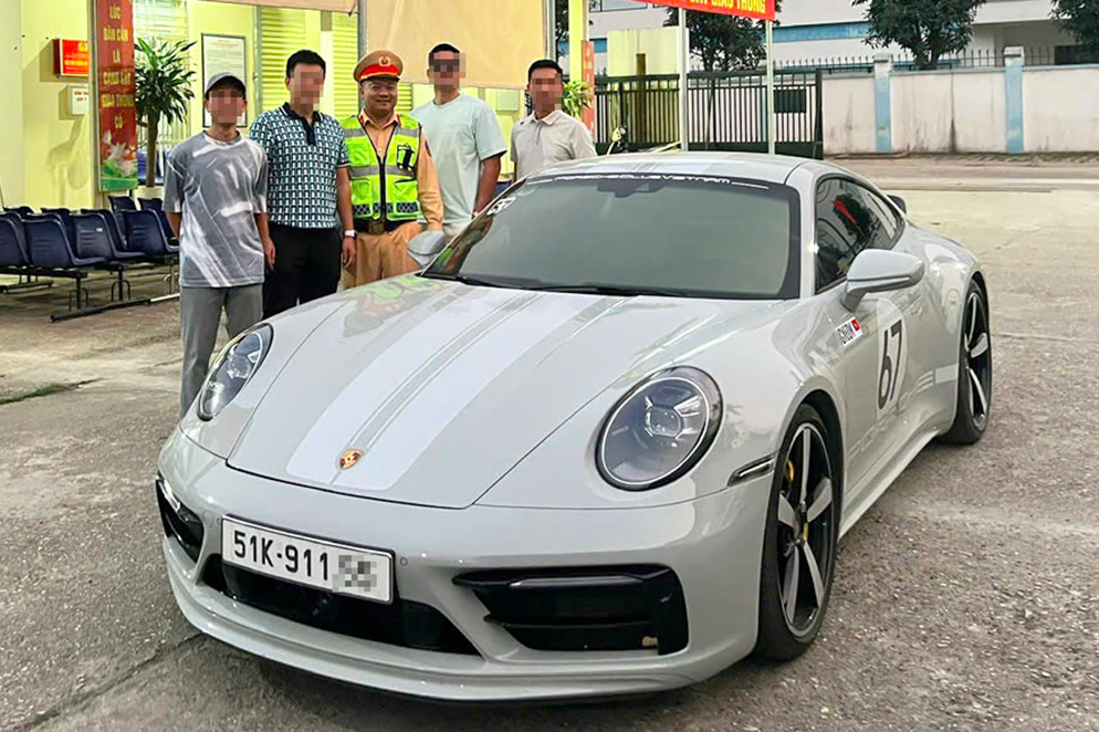 Xử phạt 4 tài xế xe Porsche ở TP HCM và Đồng Nai lấn làn, vượt ẩu trên cao tốc- Ảnh 2.