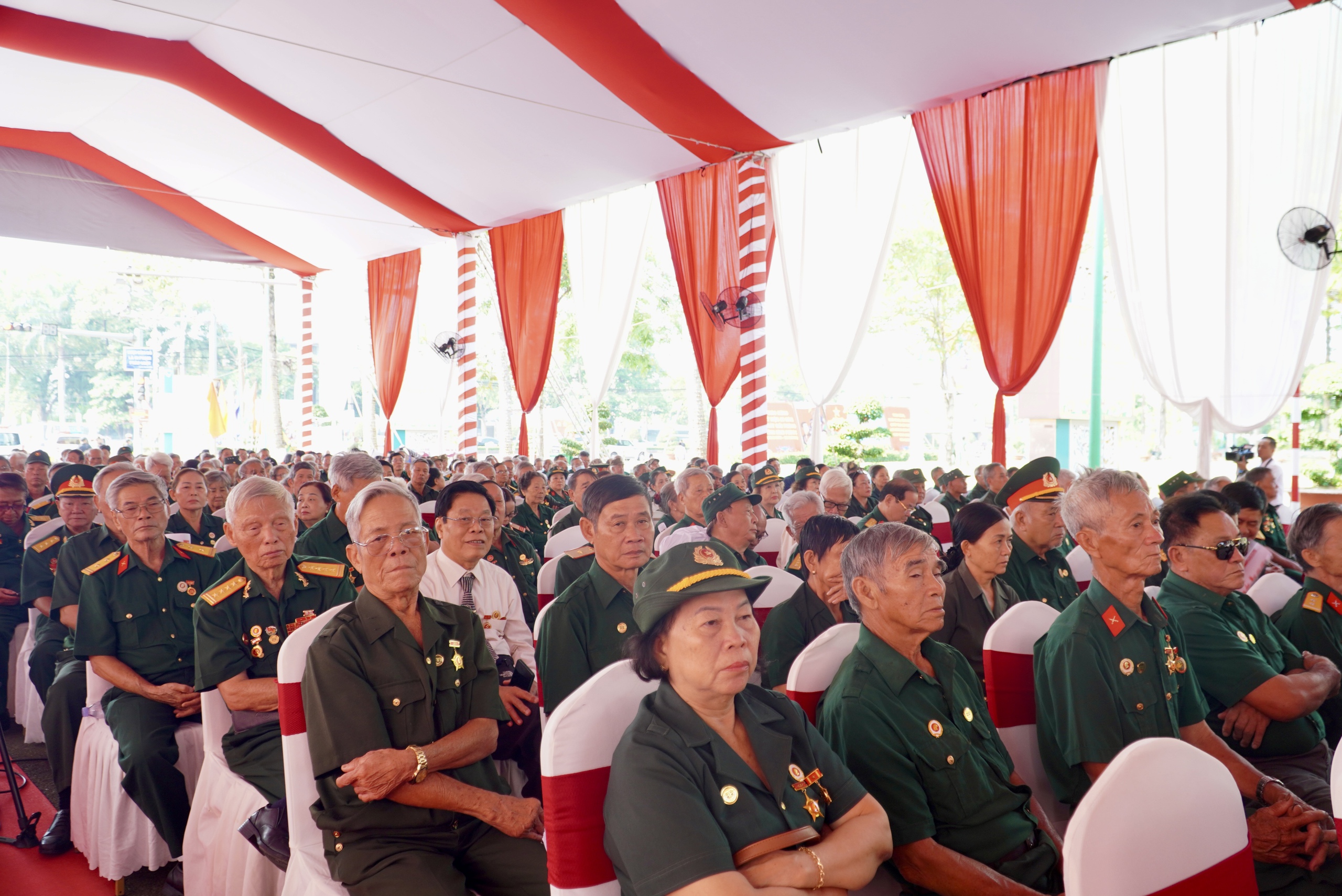 Chủ tịch nước Lương Cường dự Lễ kỷ niệm 50 năm Ng&agrave;y giải ph&oacute;ng tỉnh B&igrave;nh Phước- Ảnh 6.