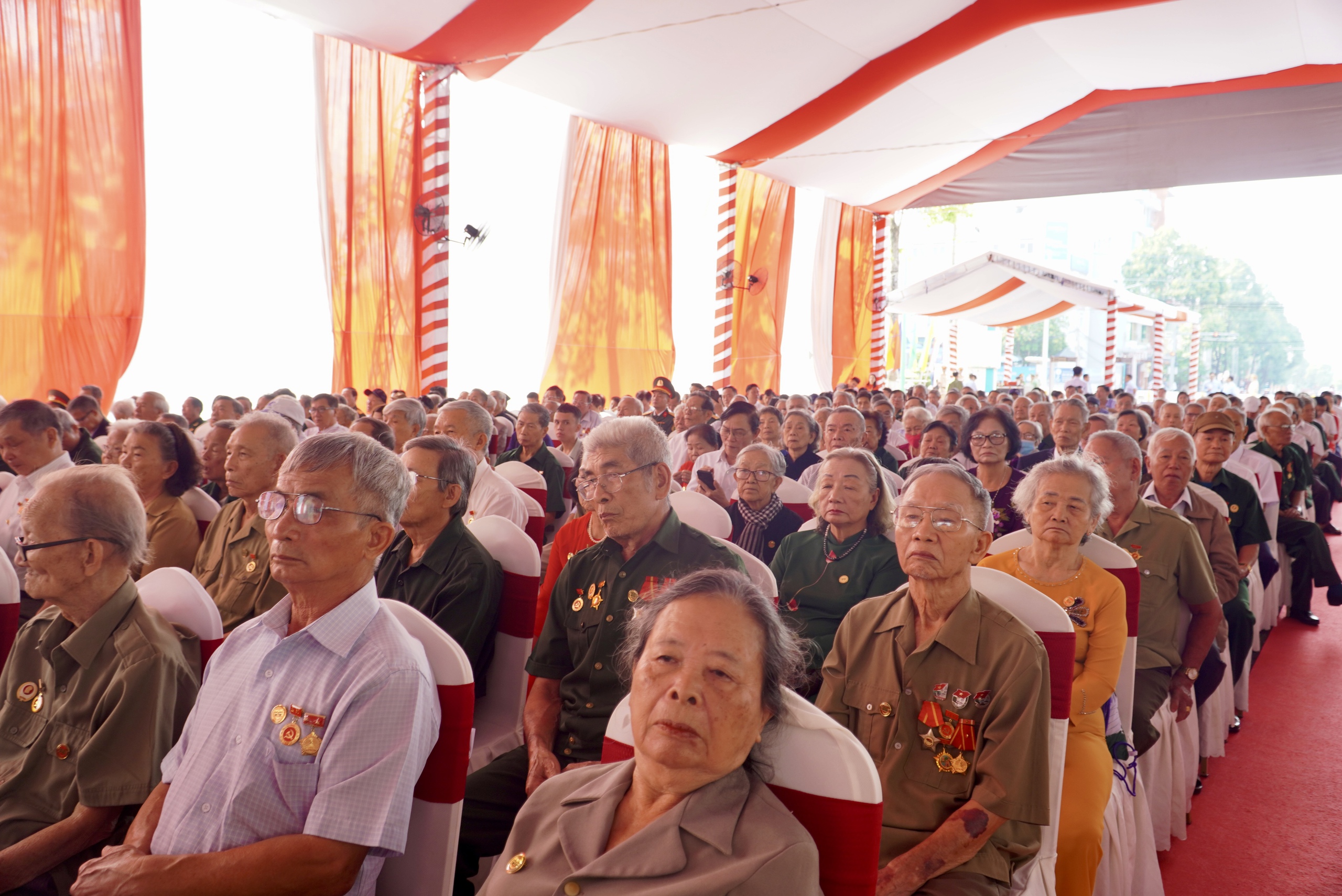 Chủ tịch nước Lương Cường dự Lễ kỷ niệm 50 năm Ng&agrave;y giải ph&oacute;ng tỉnh B&igrave;nh Phước- Ảnh 7.