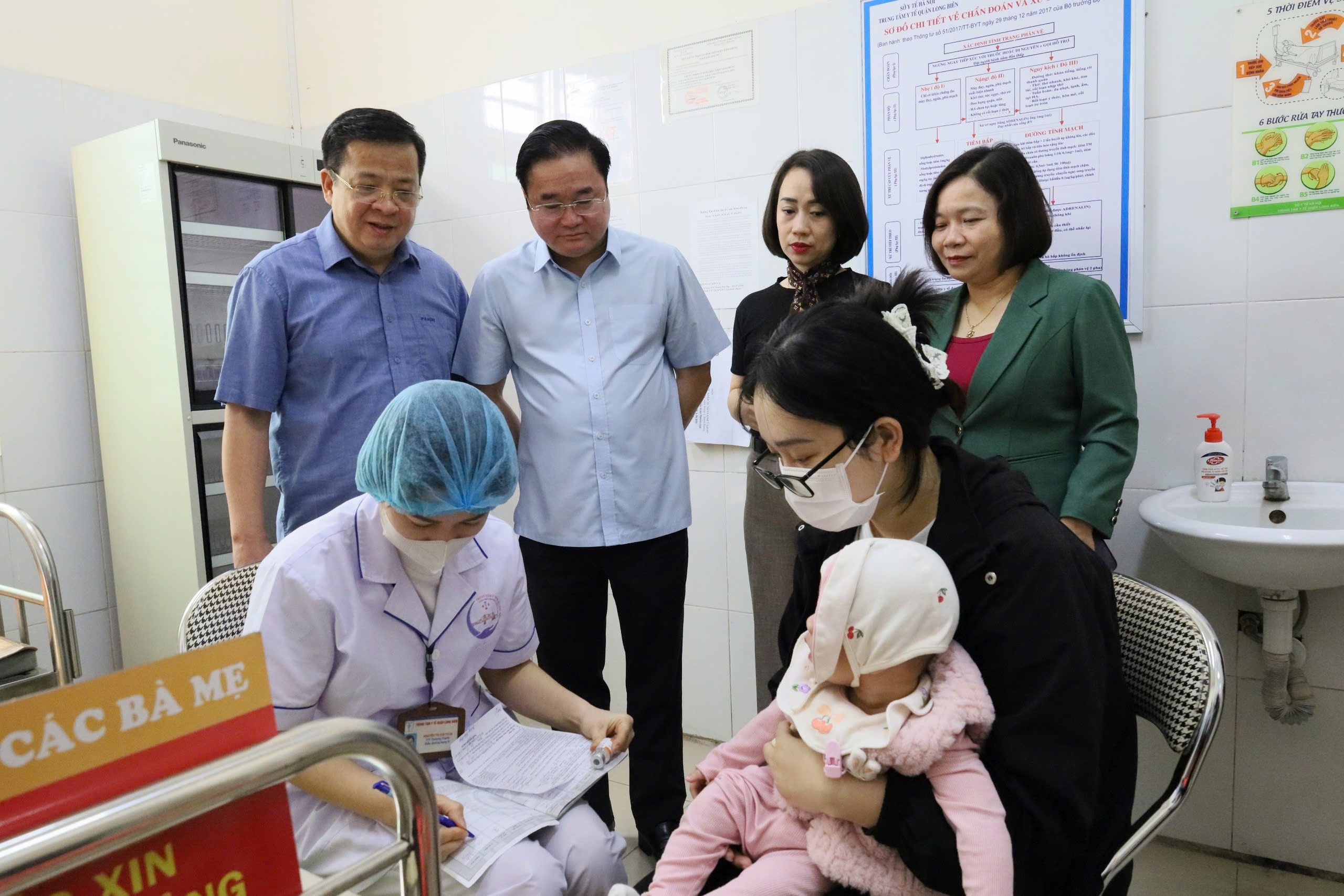 Bộ Y tế kiểm tra chiến dịch ti&ecirc;m vắc-xin sởi- Ảnh 1.