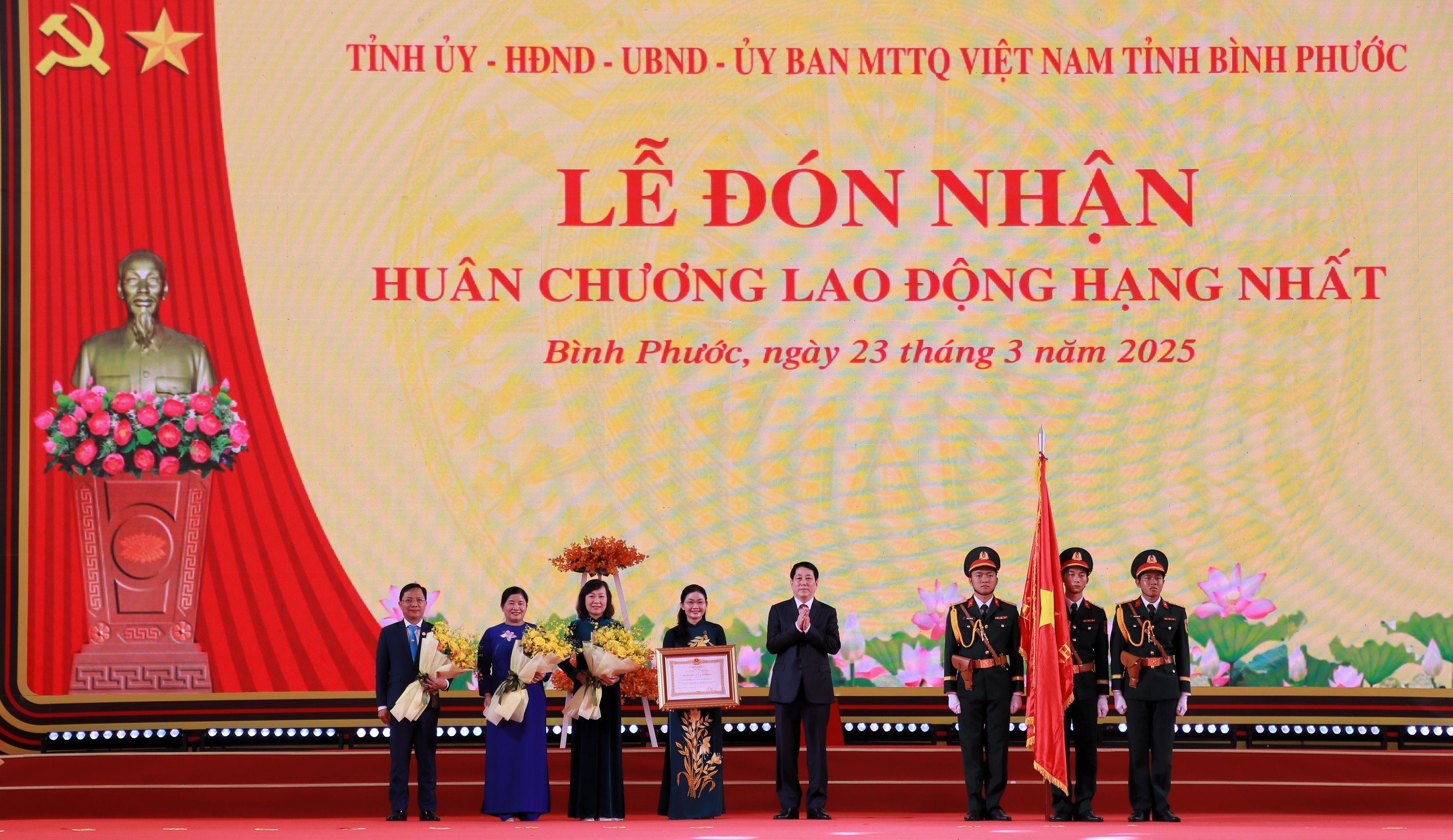 Chủ tịch nước Lương Cường dự Lễ kỷ niệm 50 năm Ng&agrave;y giải ph&oacute;ng tỉnh B&igrave;nh Phước- Ảnh 3.