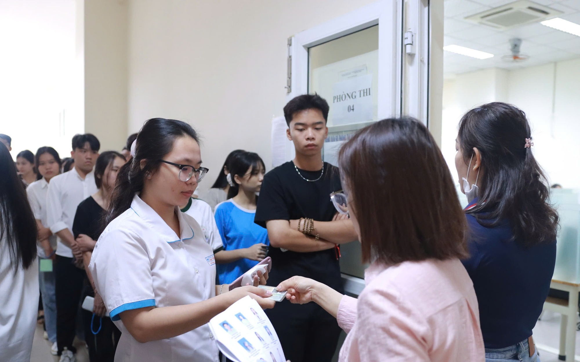 Gần 300 thí sinh "chinh chiến" kỳ thi V-SAT đầu tiên năm 2025