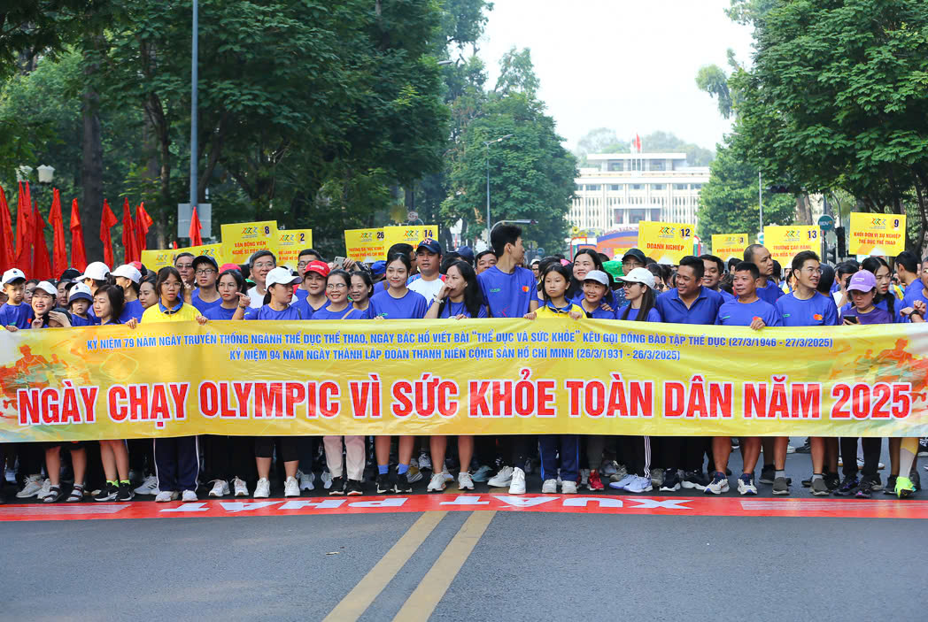 Hàng nghìn người dân TP HCM tham gia Ngày chạy Olympic - Ảnh 4.