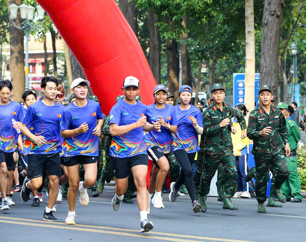 Hàng nghìn người dân TP HCM tham gia Ngày chạy Olympic - Ảnh 6.
