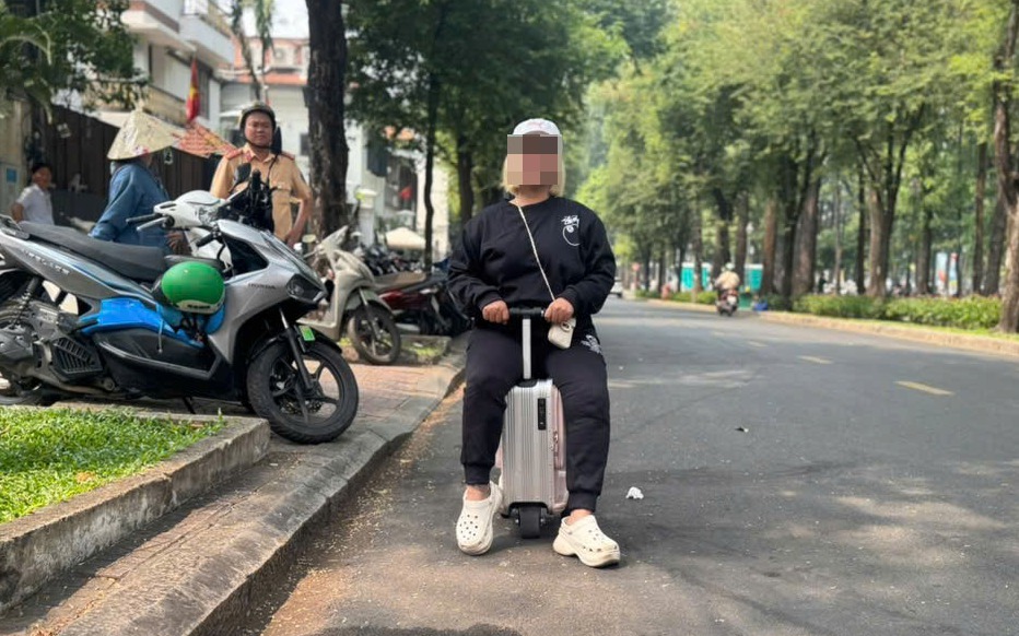 Xử lý người phụ nữ cưỡi vali ở trung tâm quận 1