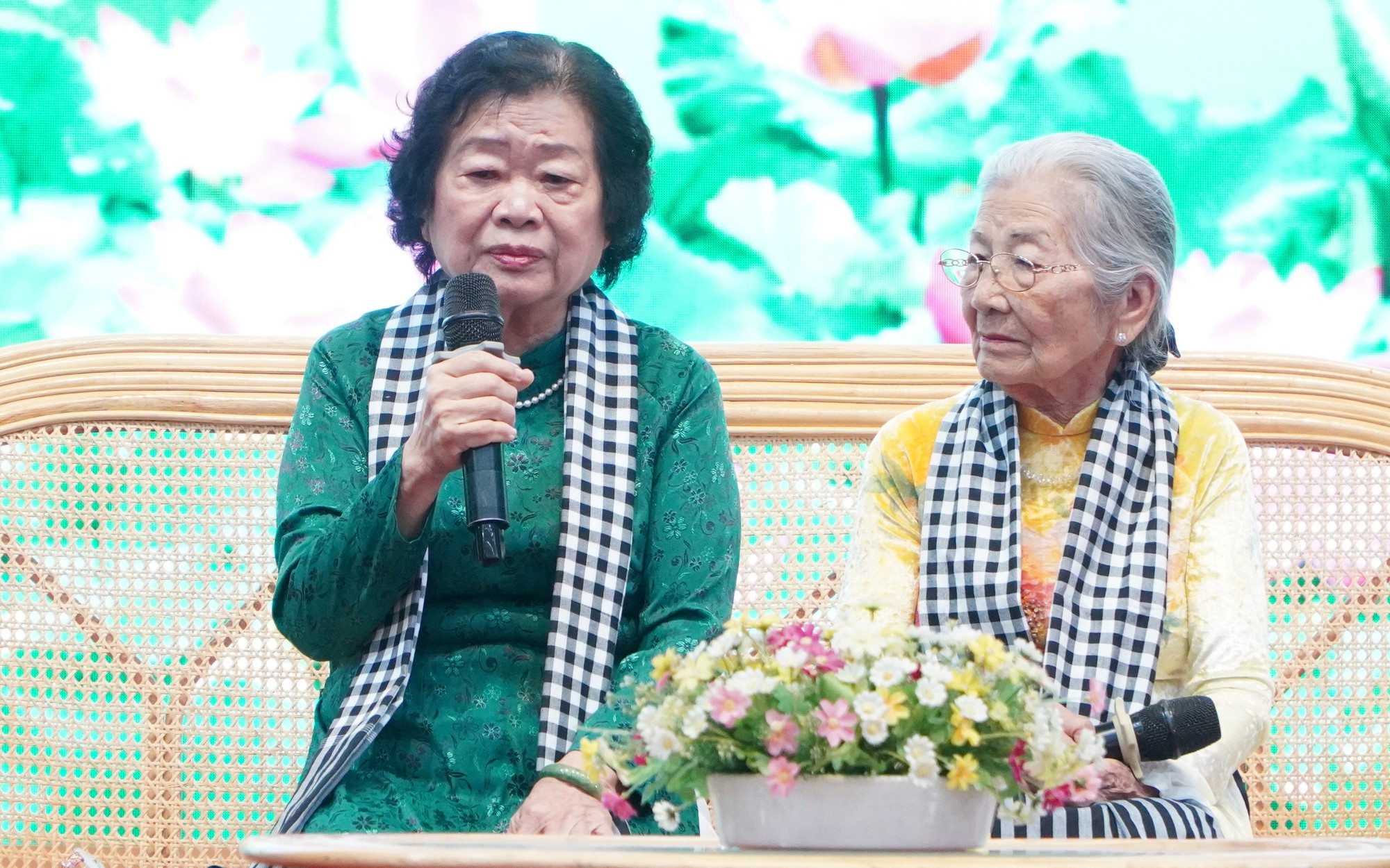 Bà Trương Mỹ Hoa chia sẻ về cuộc "chiến đấu trong lòng của trong lòng kẻ thù"