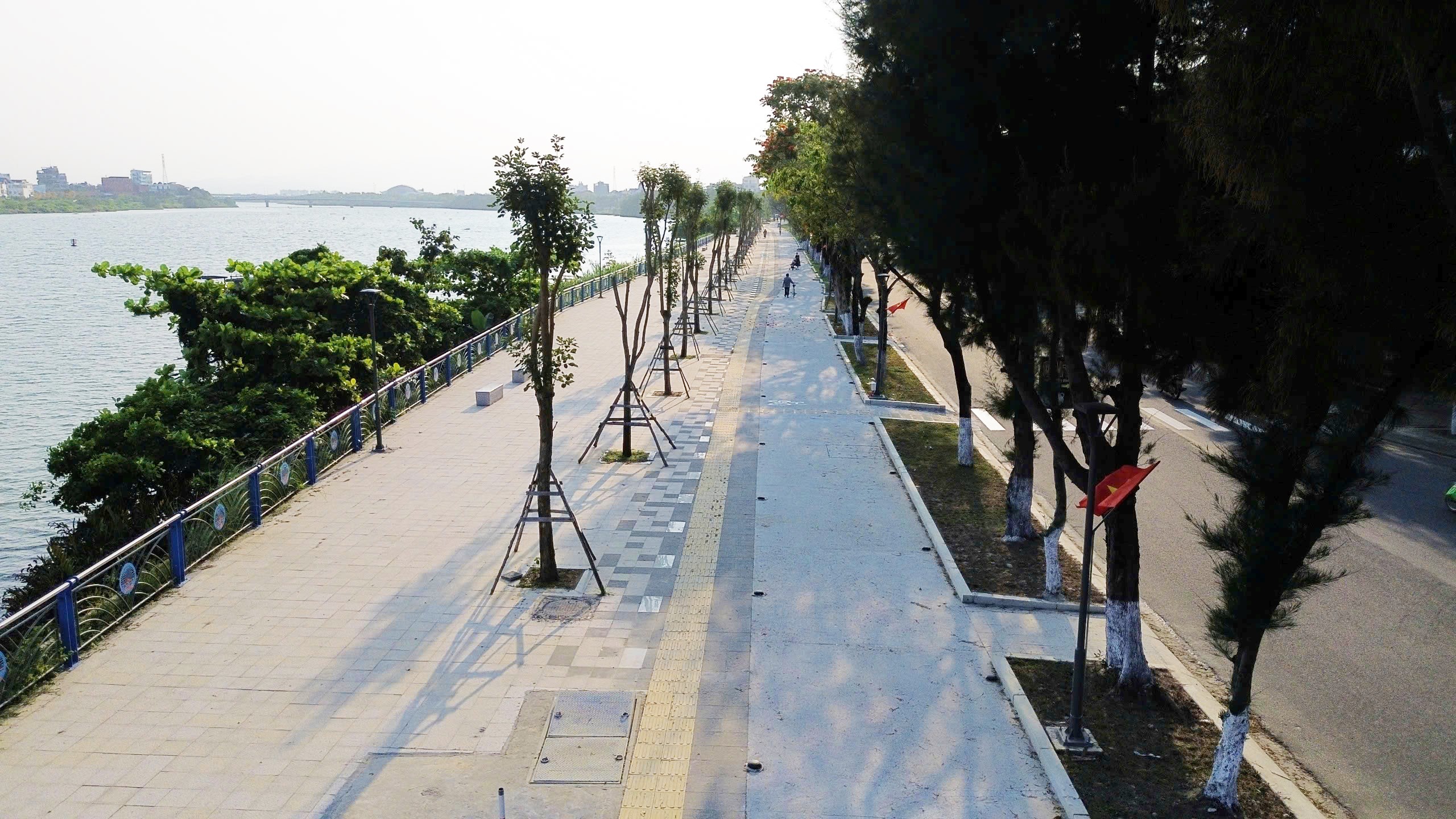 Vỉa h&egrave; ven s&ocirc;ng Đ&agrave; Nẵng c&oacute; lối đi ri&ecirc;ng xe đạp, nh&agrave; vệ sinh chuẩn ASEAN- Ảnh 5.