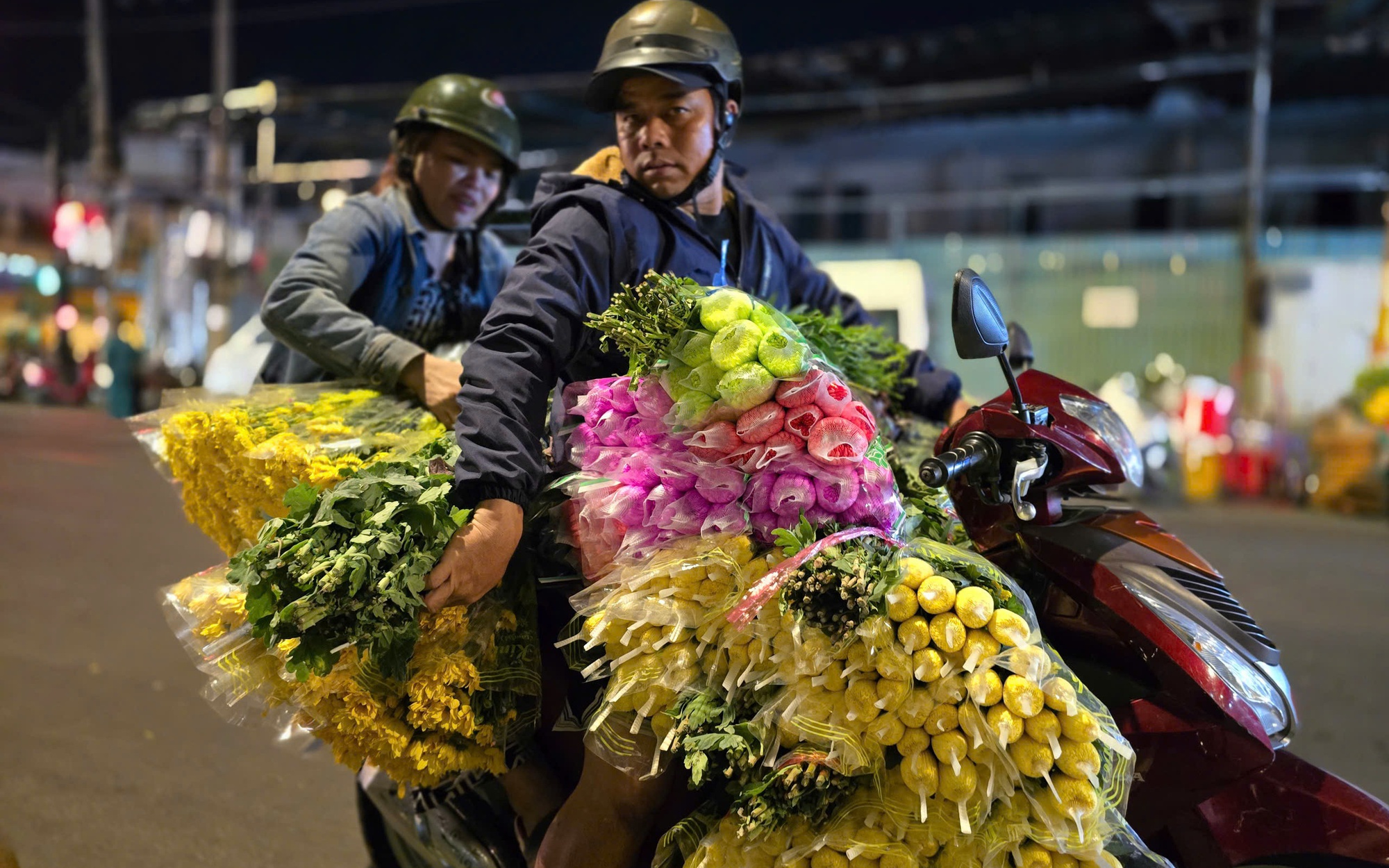 Thành phố về đêm: Có một Đầm Sen không ngủ