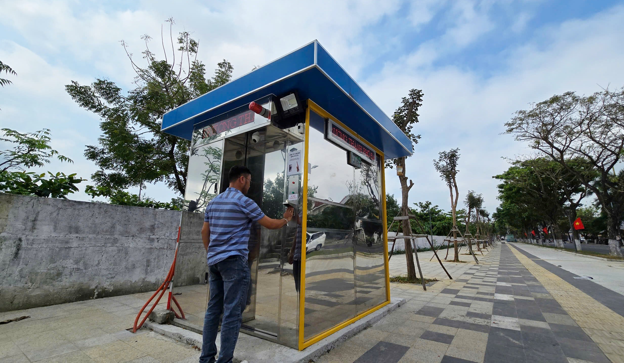 Vỉa h&egrave; ven s&ocirc;ng Đ&agrave; Nẵng c&oacute; lối đi ri&ecirc;ng xe đạp, nh&agrave; vệ sinh chuẩn ASEAN- Ảnh 8.