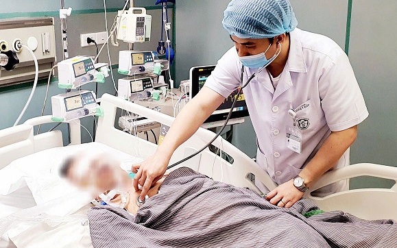 Nhiều người lớn nguy kịch do mắc sởi