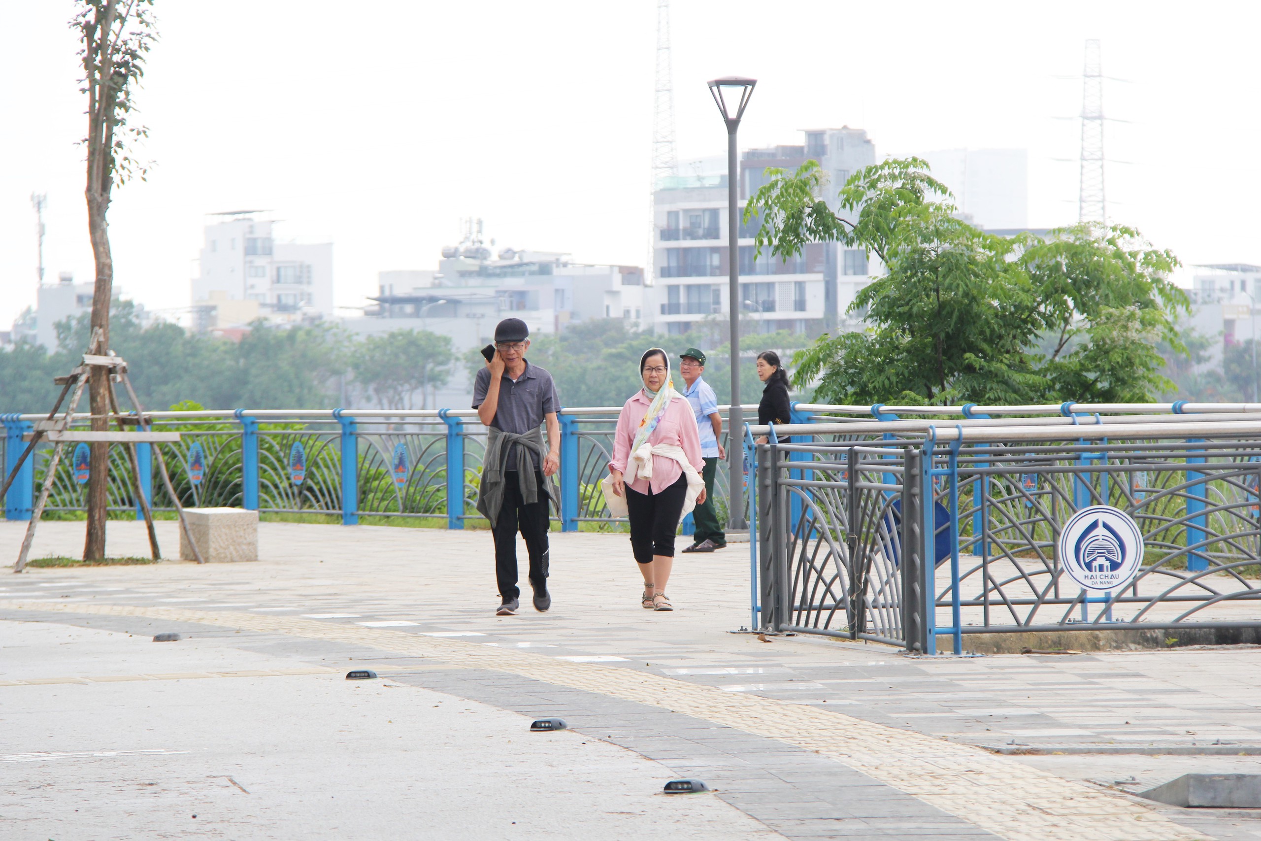 Vỉa h&egrave; ven s&ocirc;ng Đ&agrave; Nẵng c&oacute; lối đi ri&ecirc;ng xe đạp, nh&agrave; vệ sinh chuẩn ASEAN- Ảnh 7.