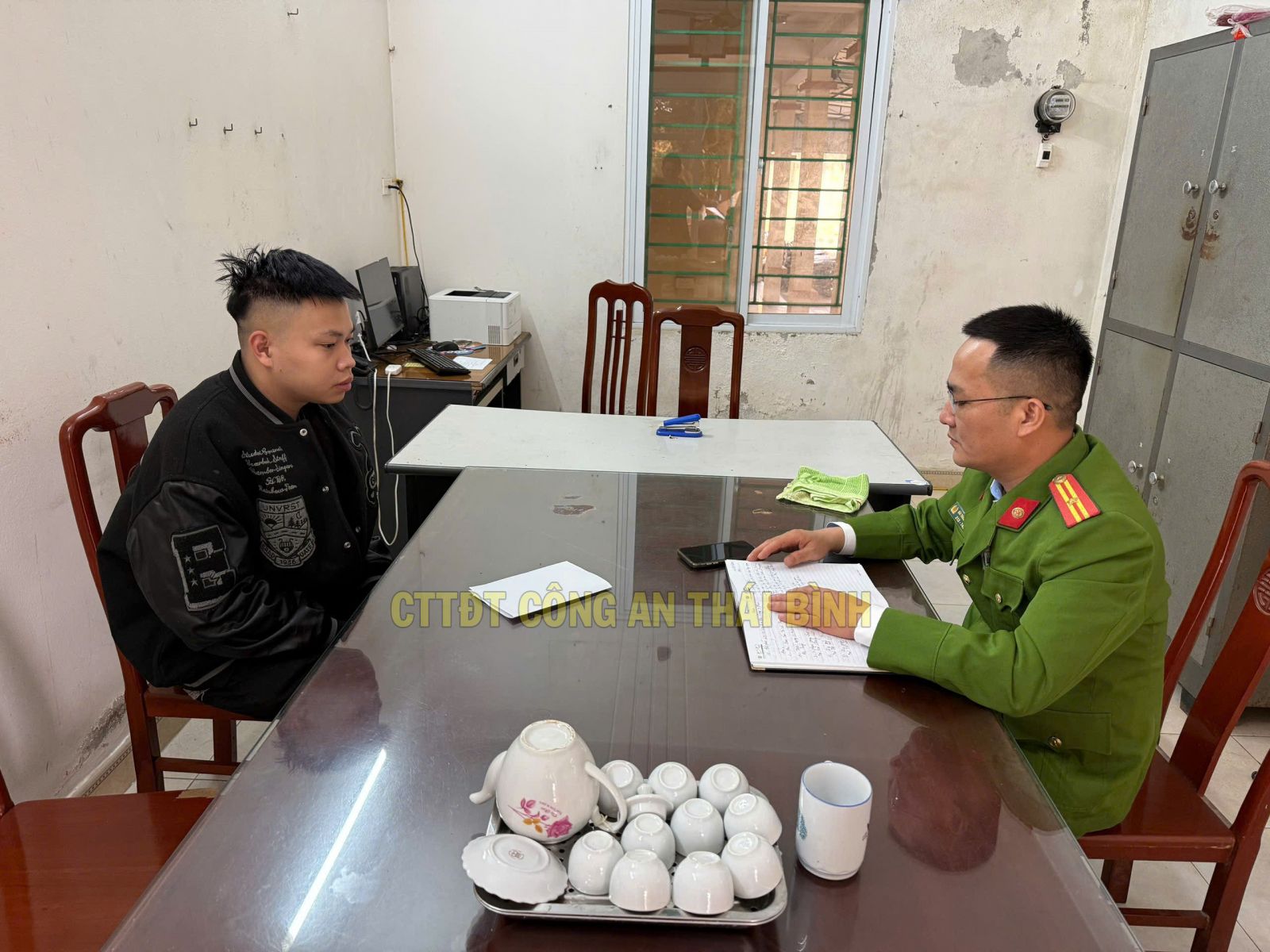Sau khi g&acirc;y tai nạn chết người, t&agrave;i xế đ&aacute;nh xe &ocirc;t&ocirc; về nh&agrave; lấy bạt che k&iacute;n m&iacute;t- Ảnh 1.